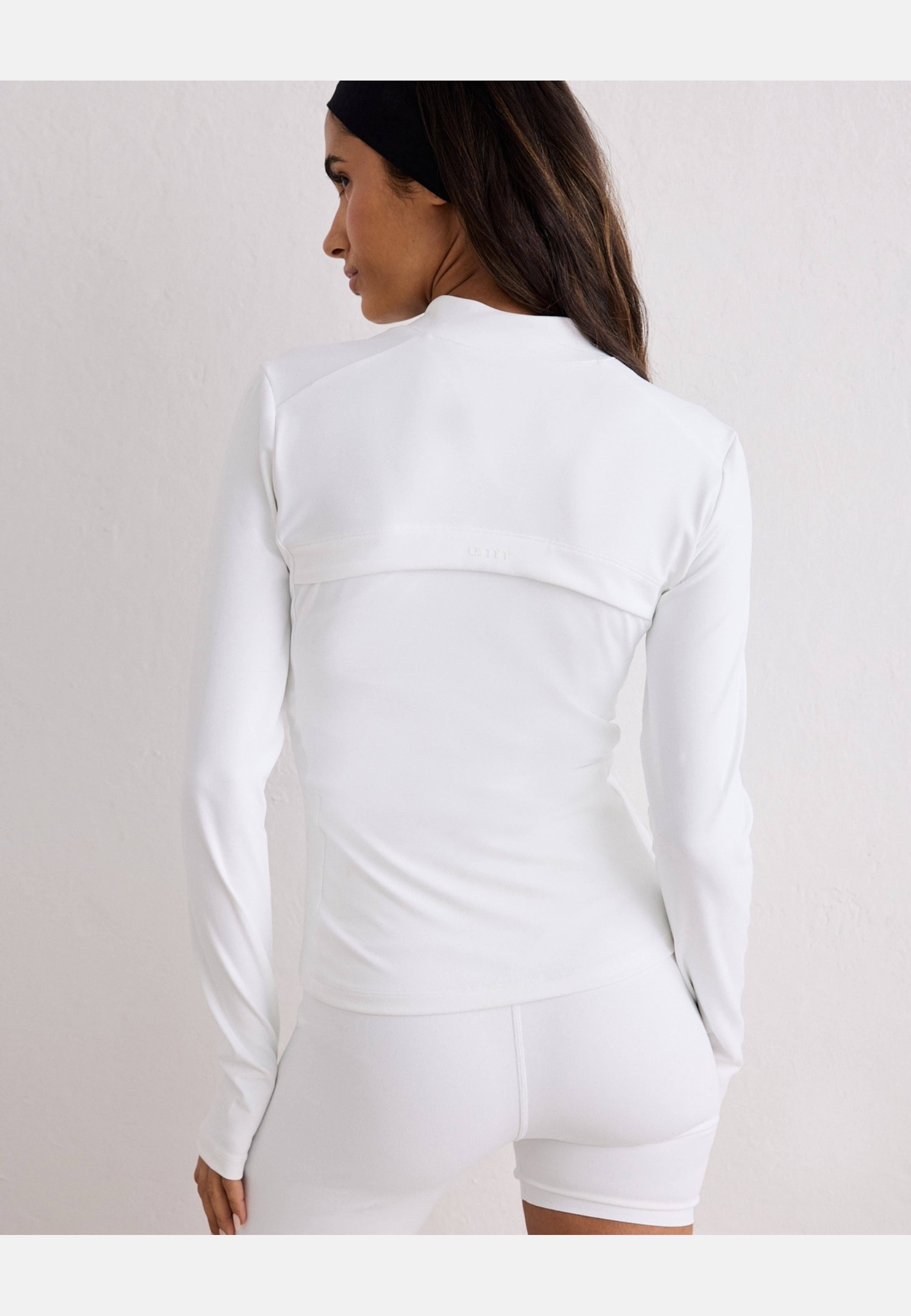 Sense Zip Jacket, från aim'n, i färgen white. Klicka för att öppna bilden i stort format