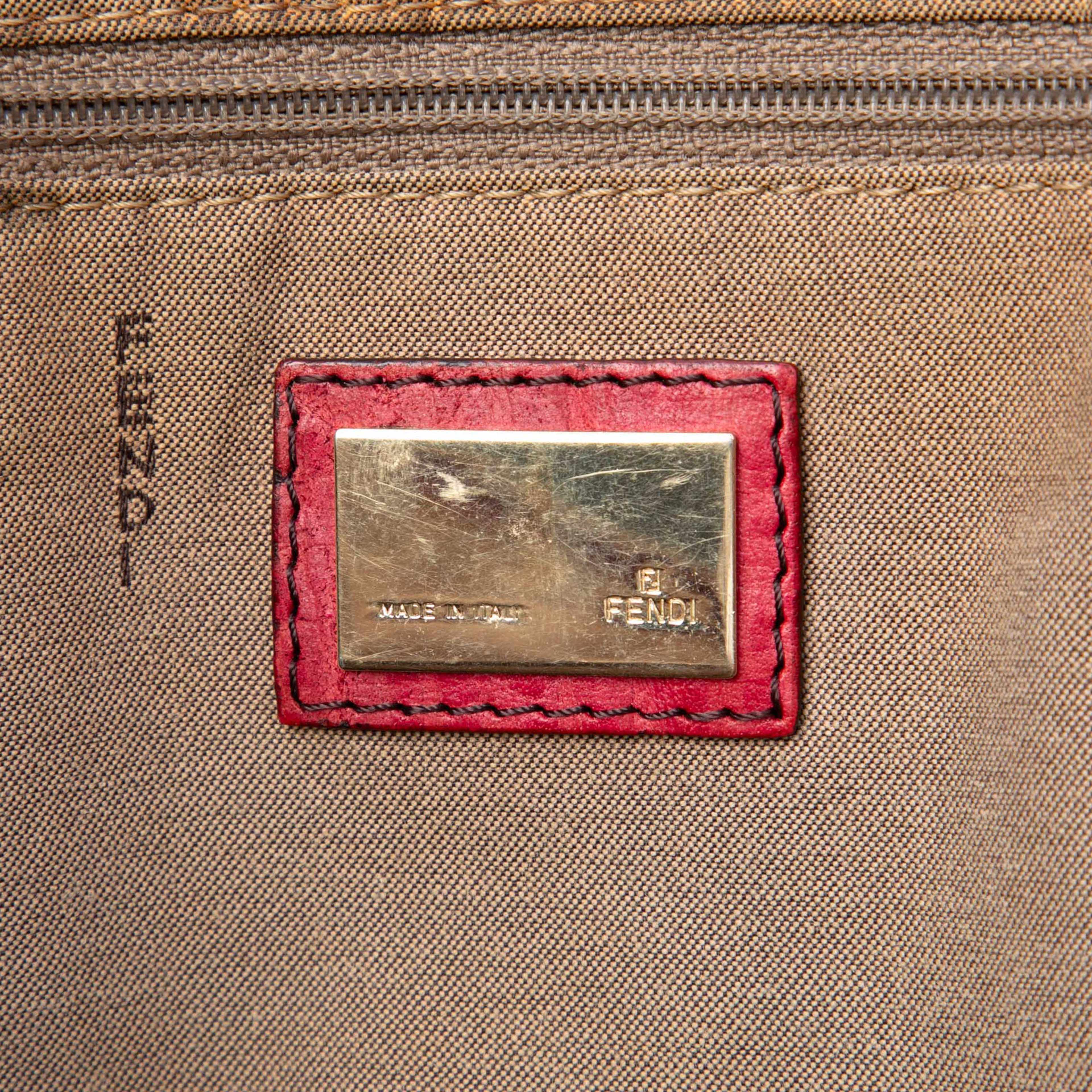 Fendi Zucchino Canvas Tote, från Luxclusif, i färgen beige. Klicka för att öppna bilden i stort format