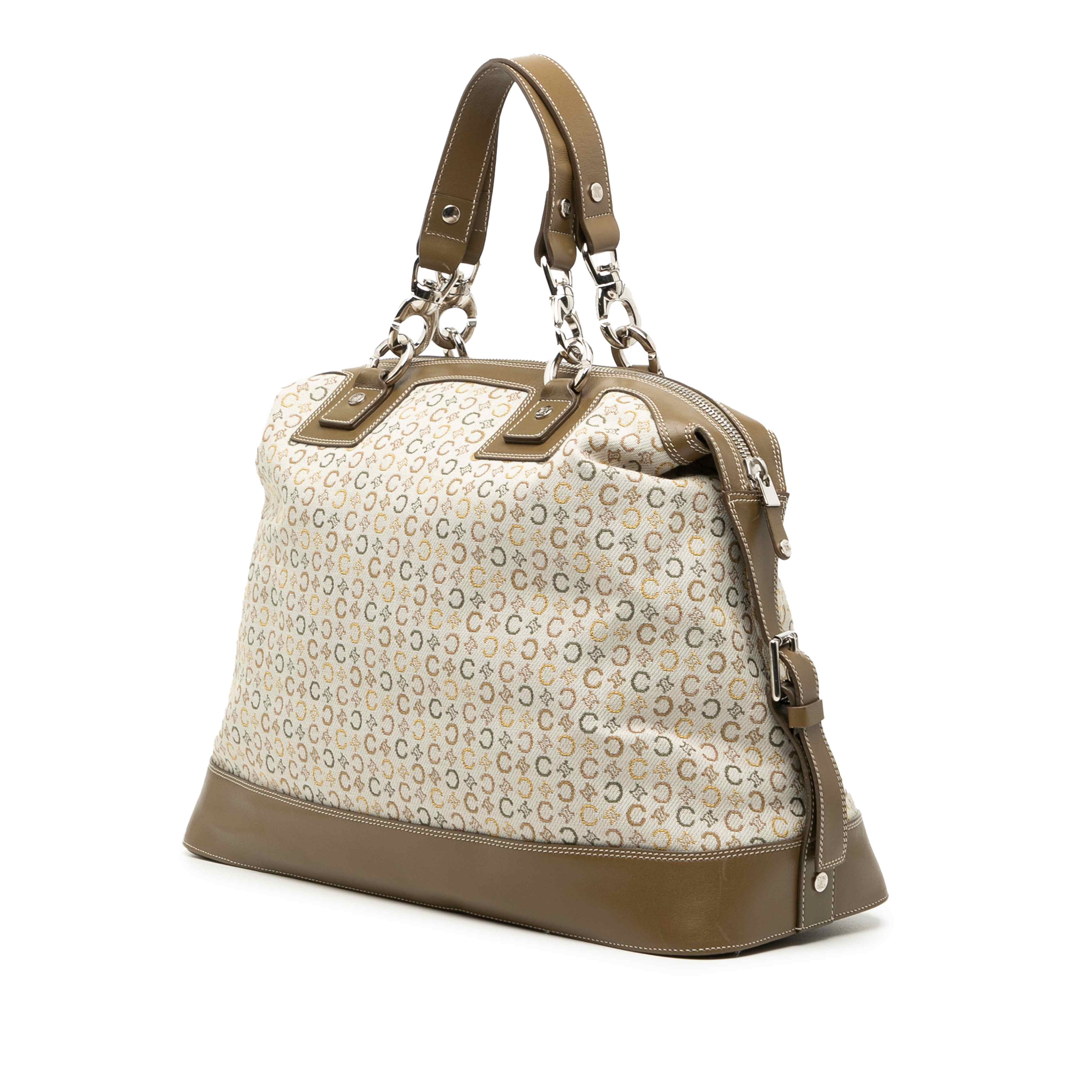 Celine C Macadam Canvas Handbag, från Luxclusif, i färgen beige. Klicka för att öppna bilden i stort format