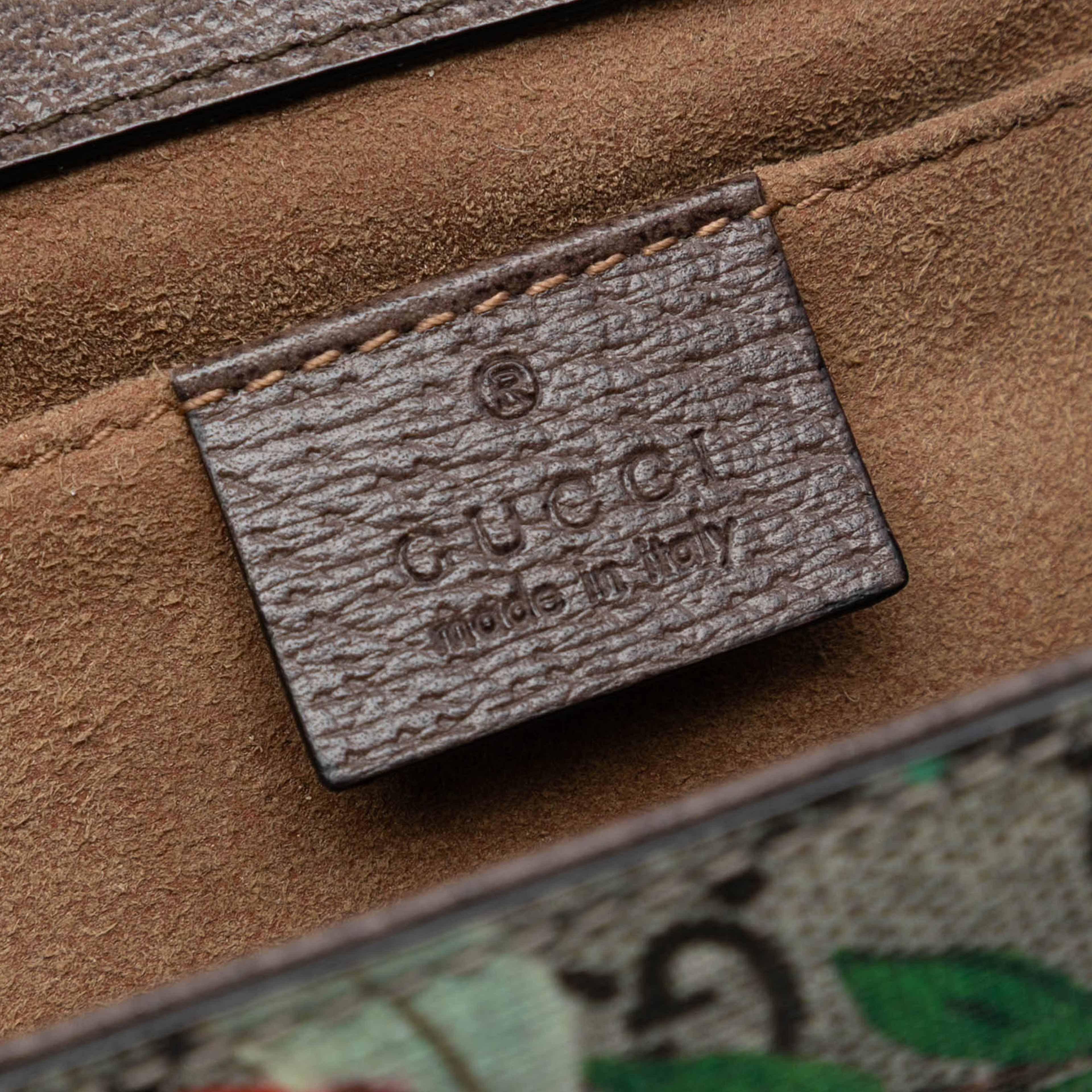 Gucci Small Gg Supreme Tian Padlock Crossbody, från Luxclusif, i färgen beige. Klicka för att öppna bilden i stort format