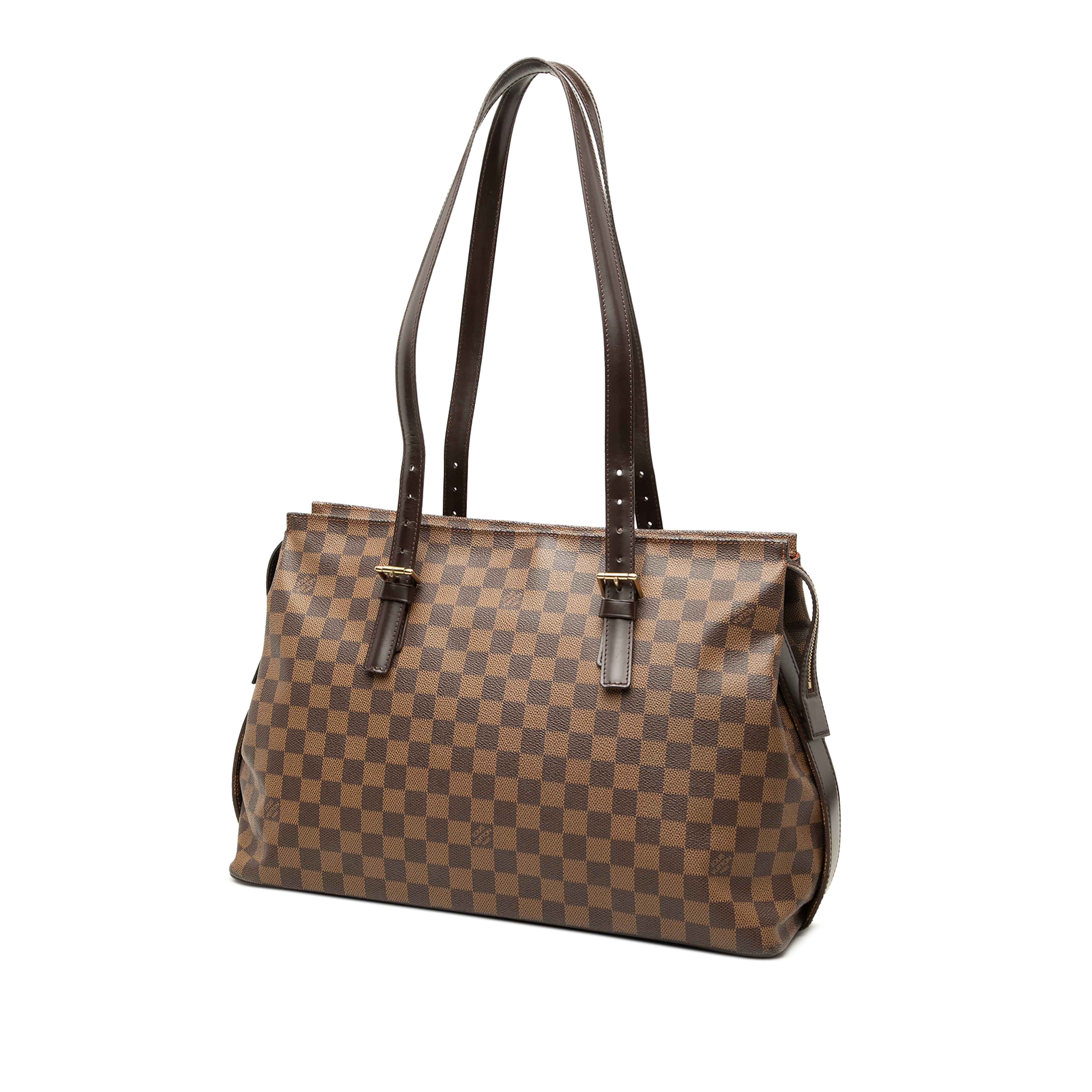 Louis Vuitton Damier Ebene Chelsea, från Luxclusif, i färgen brun. Klicka för att öppna bilden i stort format