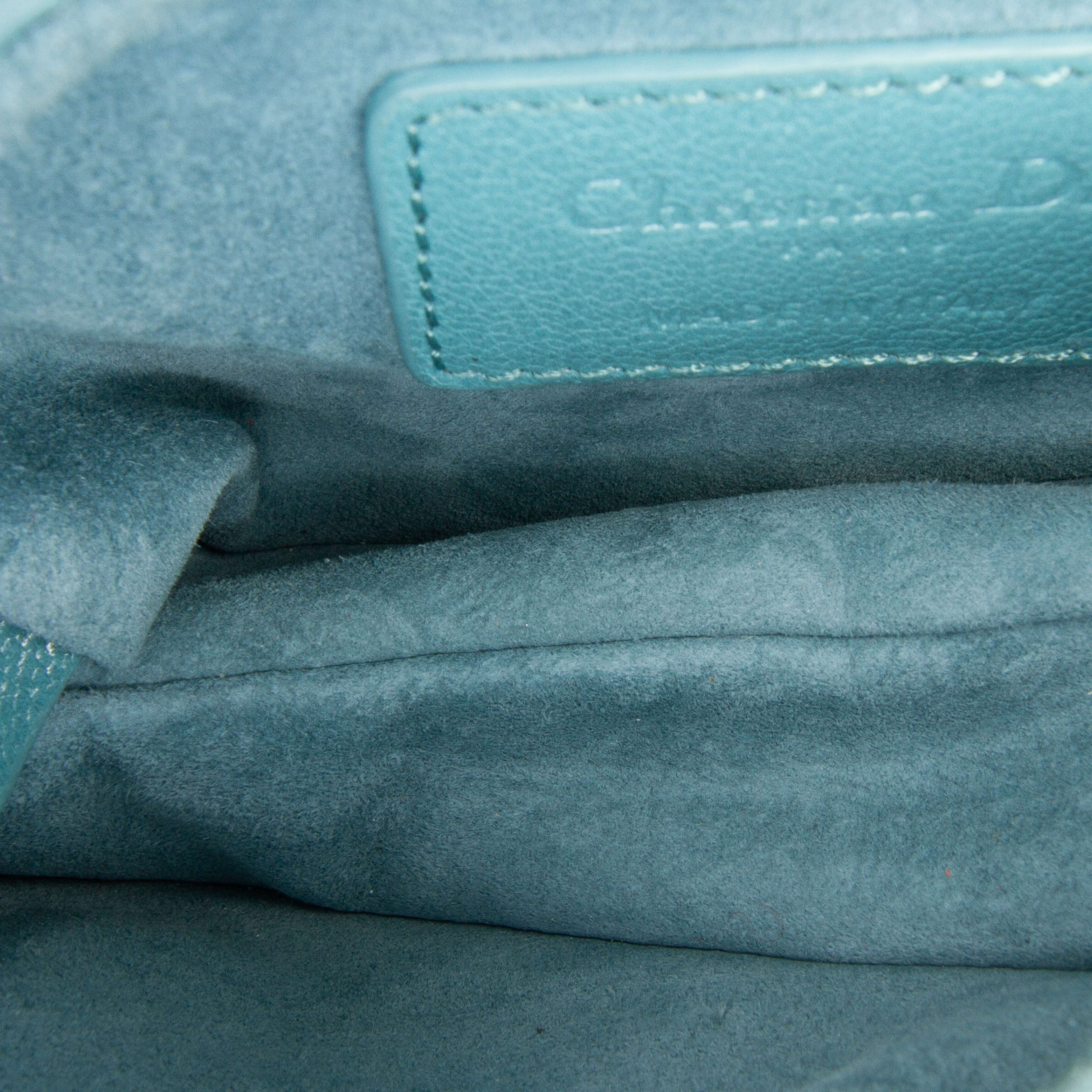 Dior Micro Goatskin Saddle Bag, från Luxclusif, i färgen light blue. Klicka för att öppna bilden i stort format