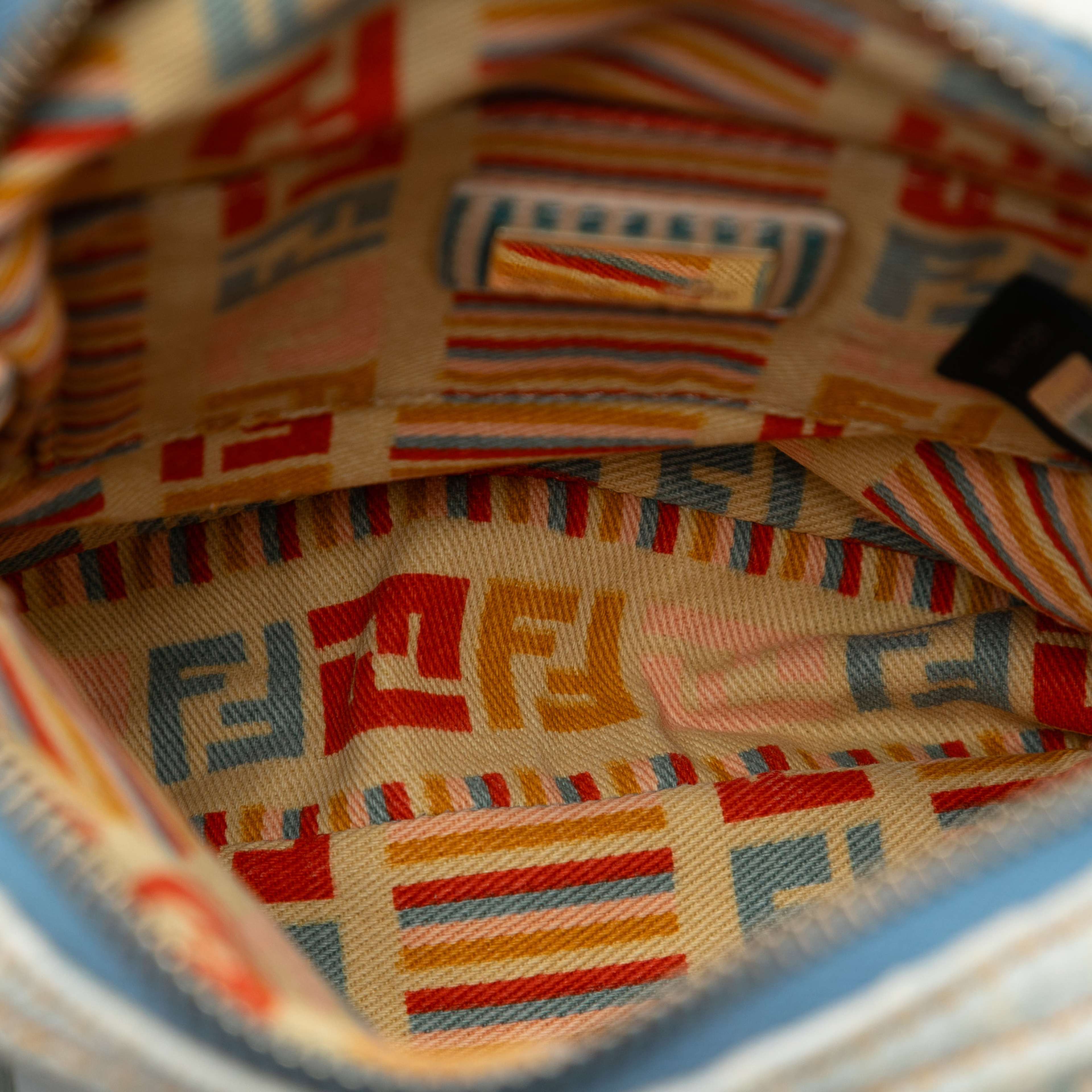 Fendi Zucca Denim Crossbody, från Luxclusif, i färgen light blue. Klicka för att öppna bilden i stort format