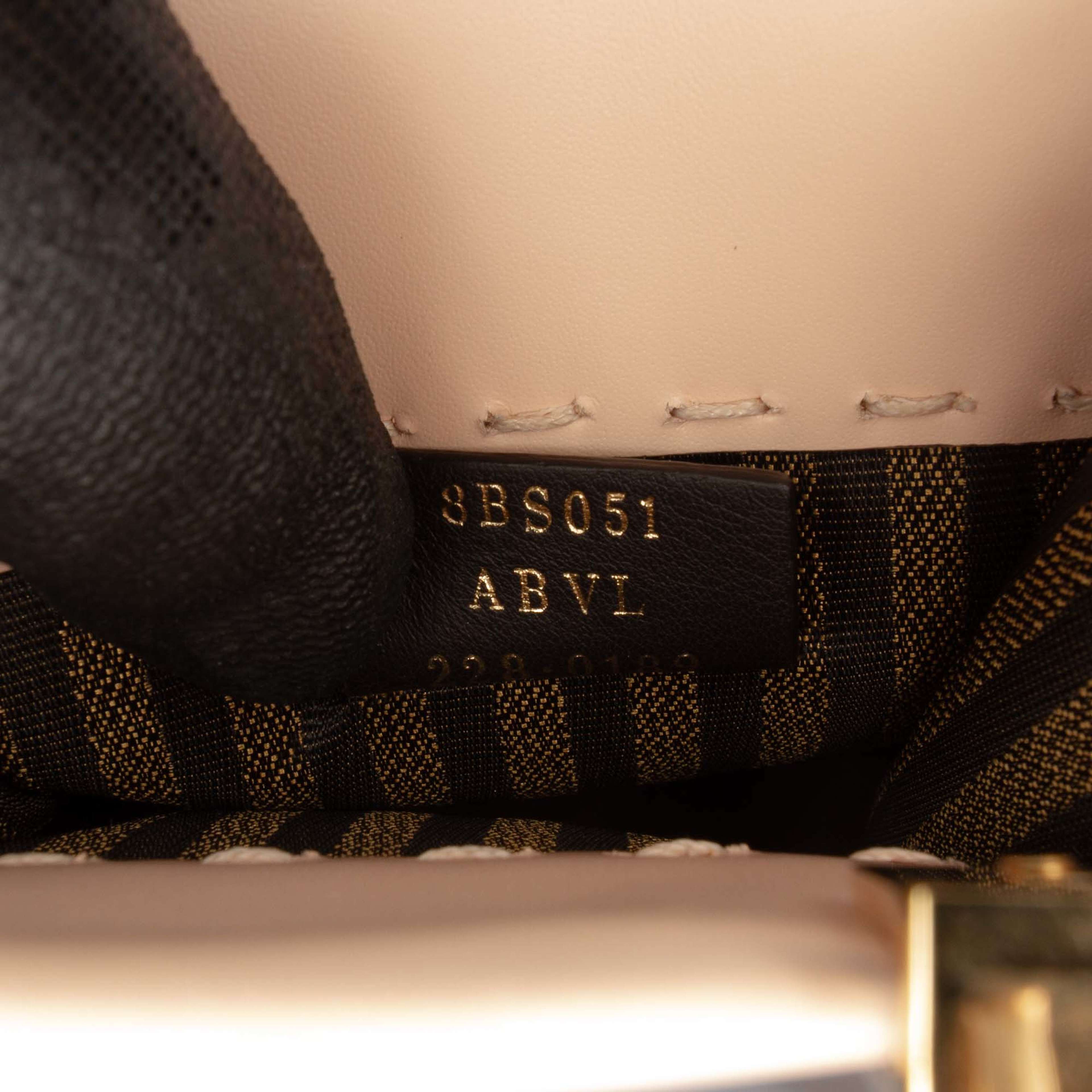 Fendi Mini Leather Sunshine Shopper Tote, från Luxclusif, i färgen light pink. Klicka för att öppna bilden i stort format