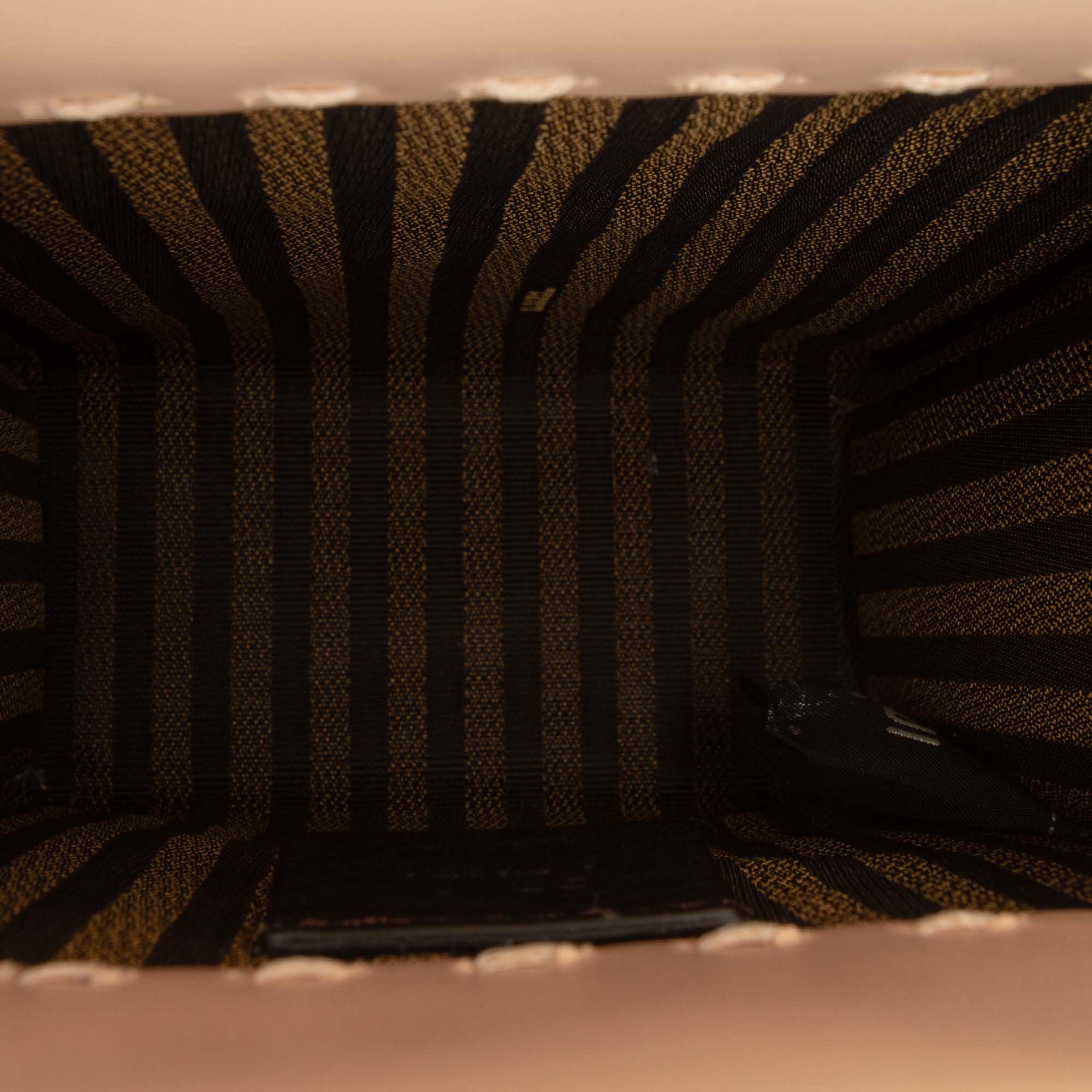 Fendi Mini Leather Sunshine Shopper Tote, från Luxclusif, i färgen light pink. Klicka för att öppna bilden i stort format