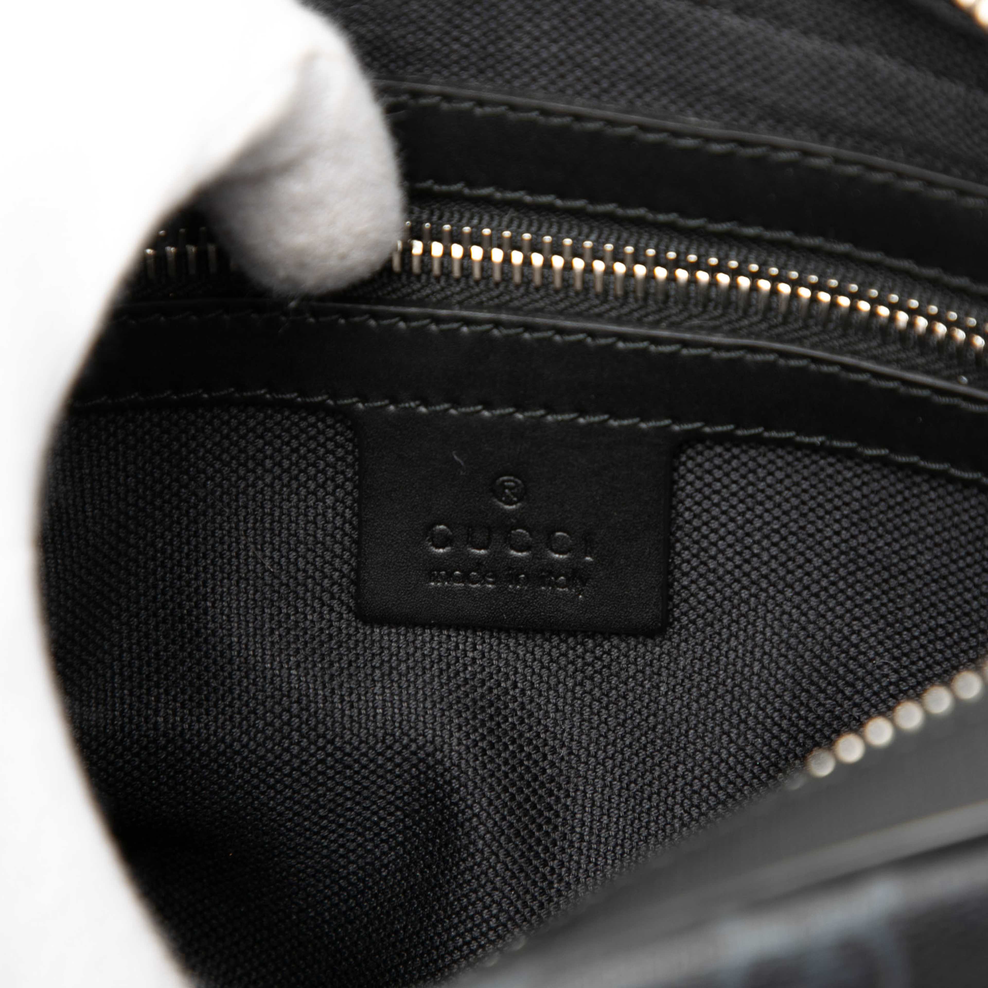 Gucci Small Gg Supreme Web Belt Bag, från Luxclusif, i färgen black. Klicka för att öppna bilden i stort format