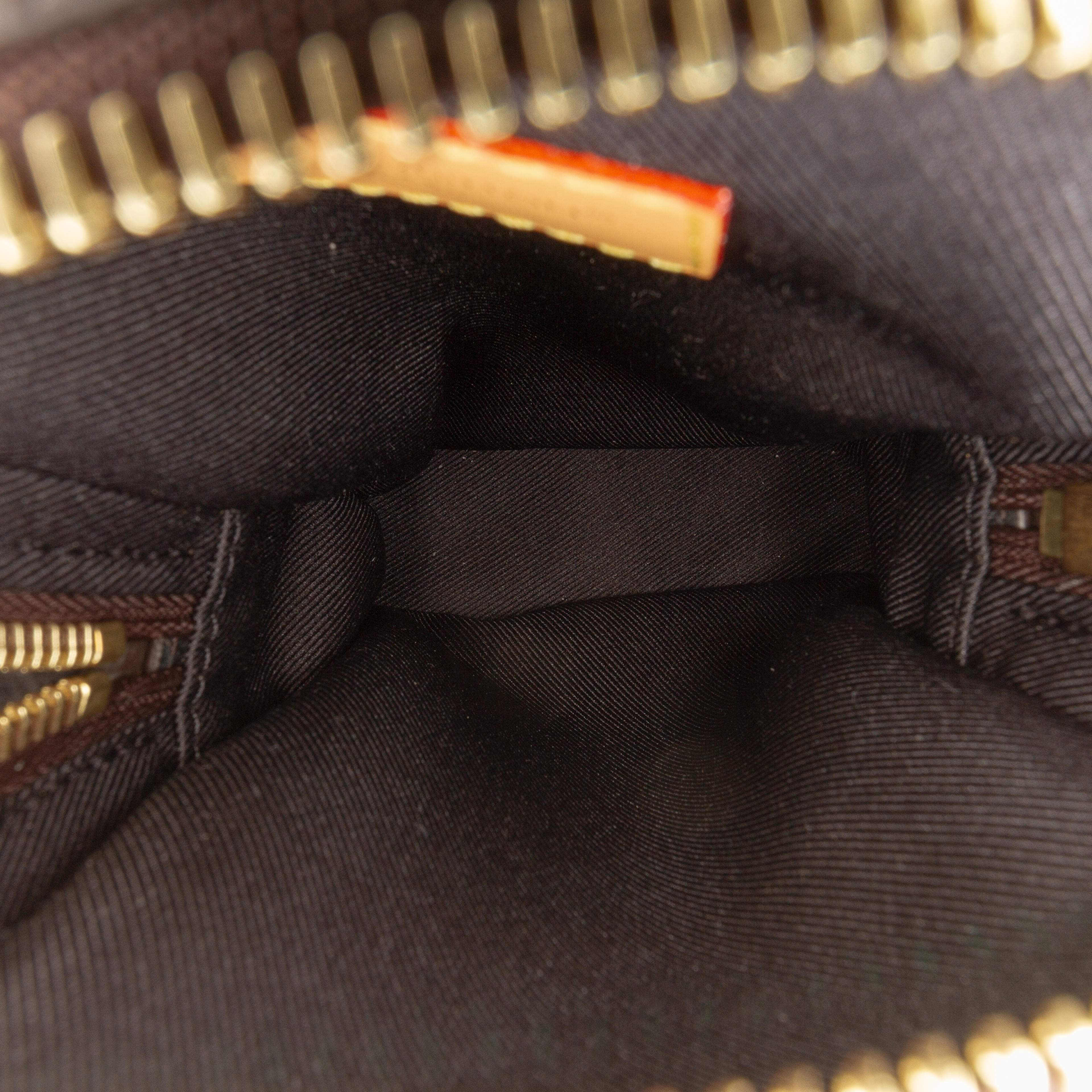 Louis Vuitton Monogram Music Player Wearable Wallet, från Luxclusif, i färgen brown. Klicka för att öppna bilden i stort format