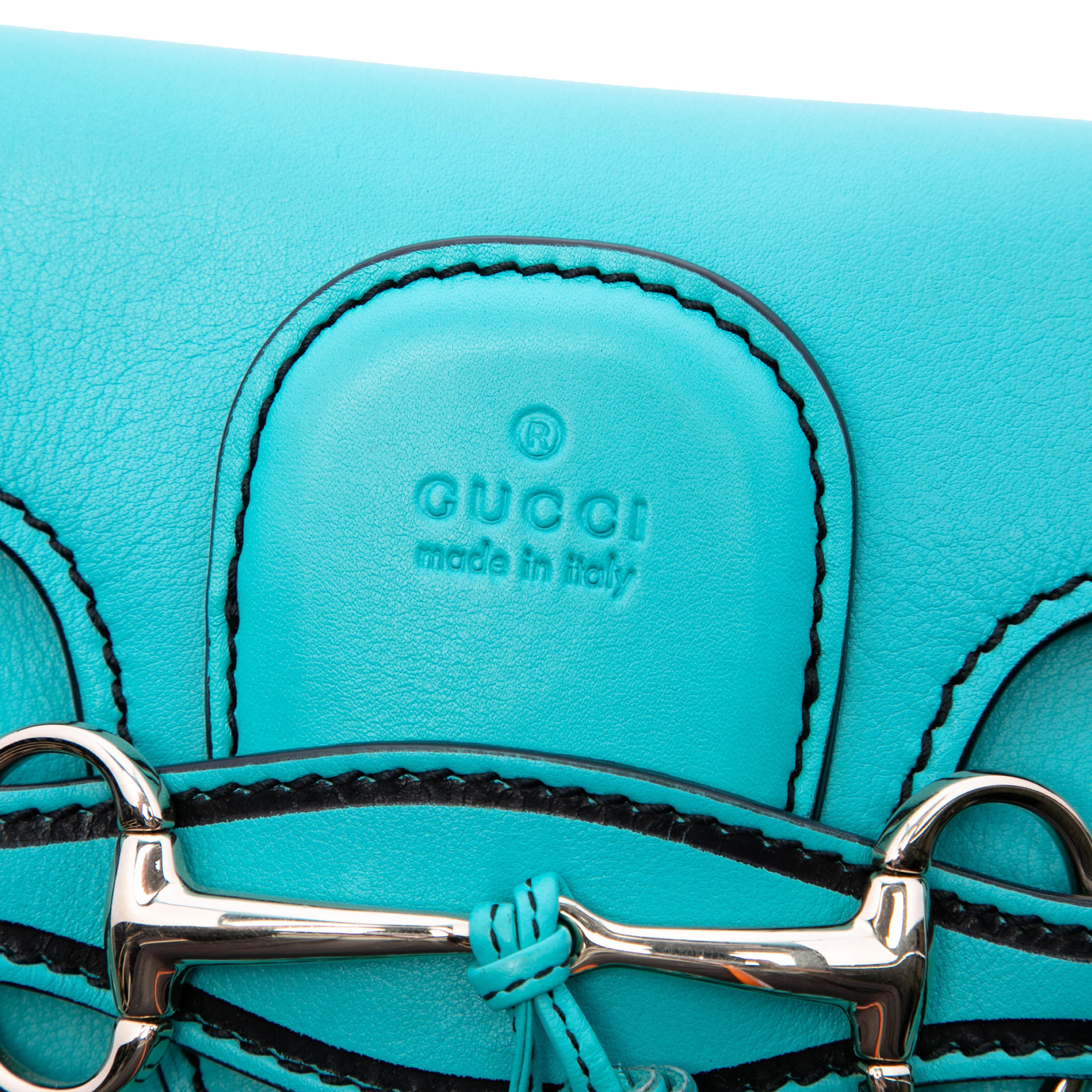 Gucci Small Calfskin Emily Crossbody, från Luxclusif, i färgen blå. Klicka för att öppna bilden i stort format
