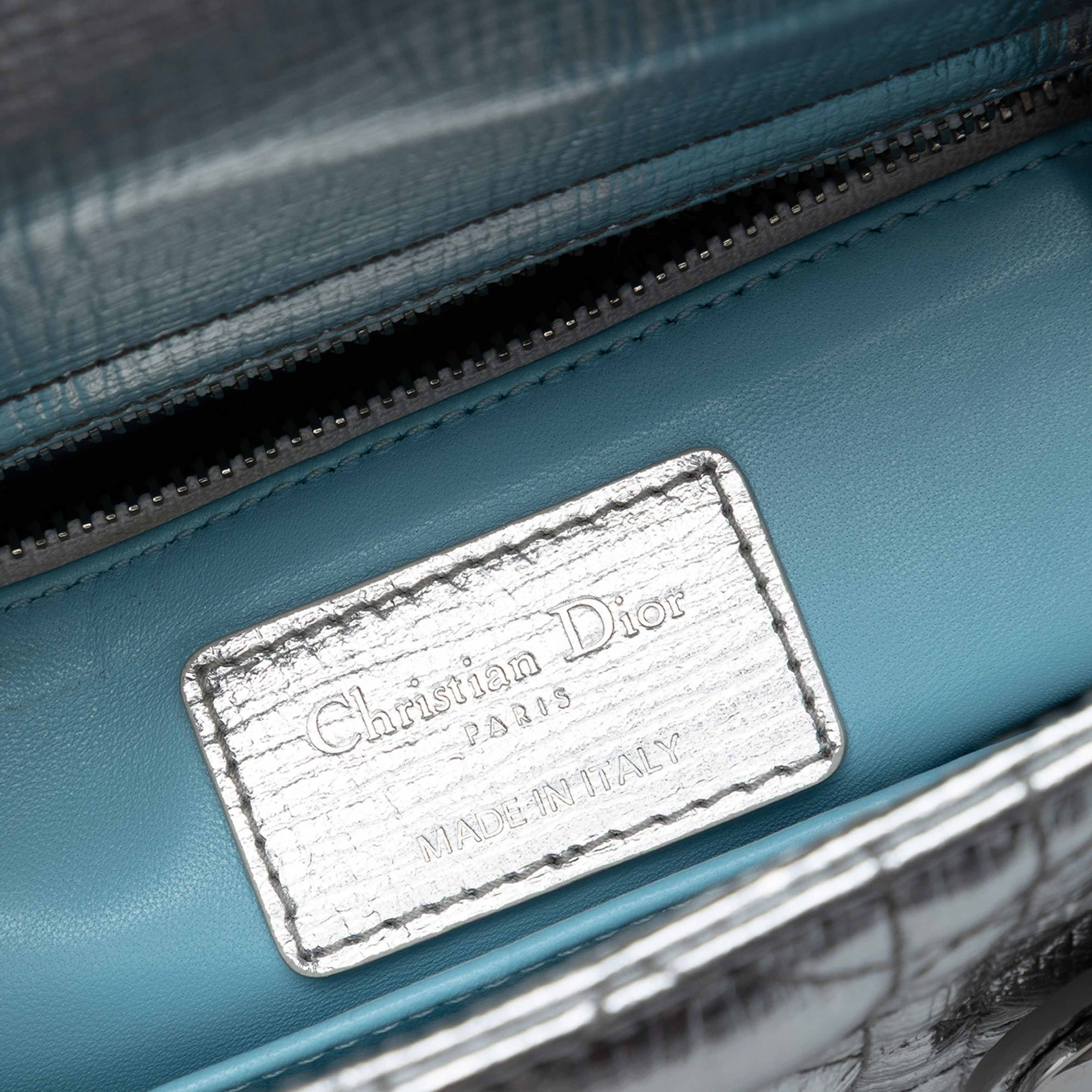 Dior Small Metallic Grained Calfskin Cannage My Abcdior Lady Dior, från Luxclusif, i färgen silver. Klicka för att öppna bilden i stort format