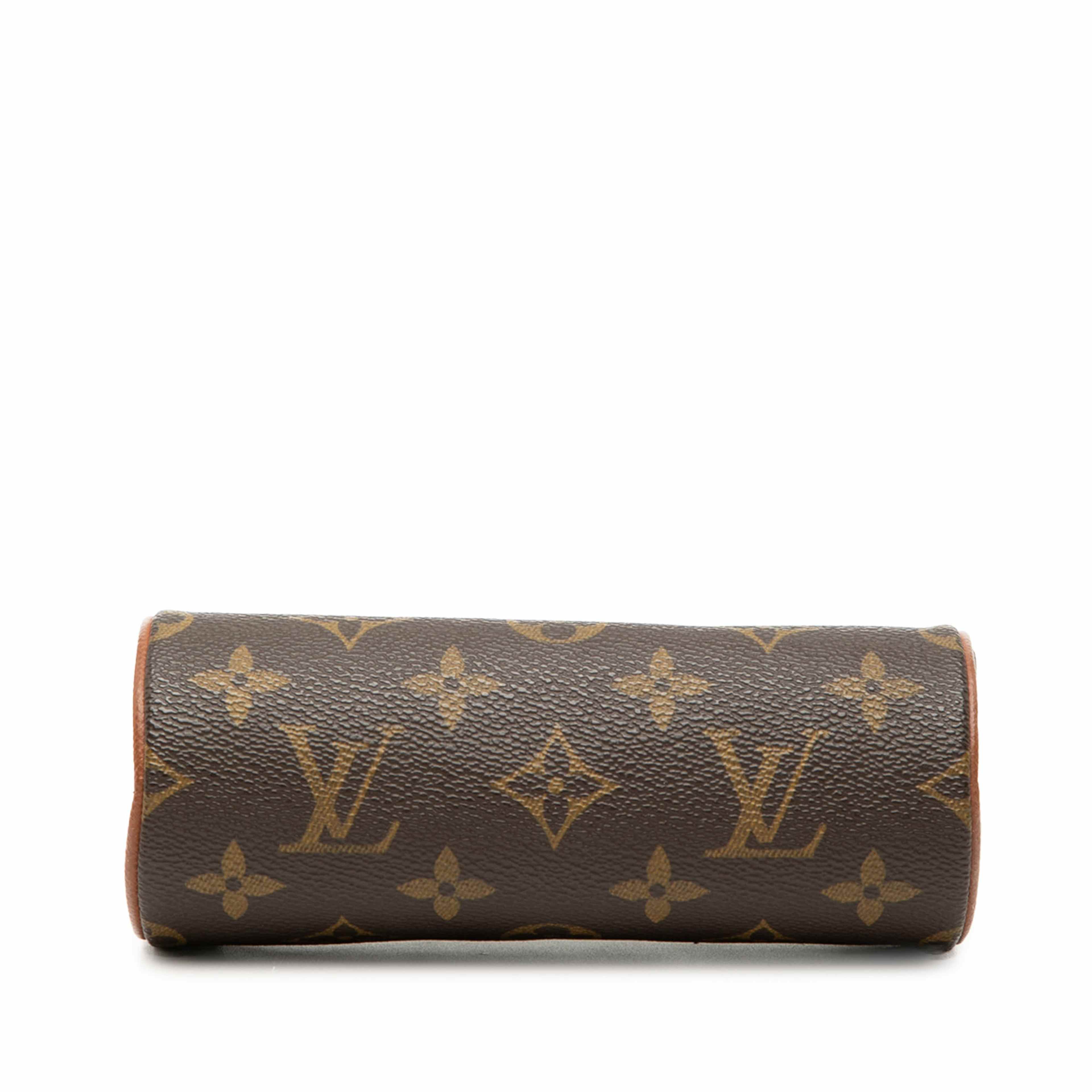 Louis Vuitton Monogram Papillon Pochette, från Luxclusif, i färgen brun. Klicka för att öppna bilden i stort format