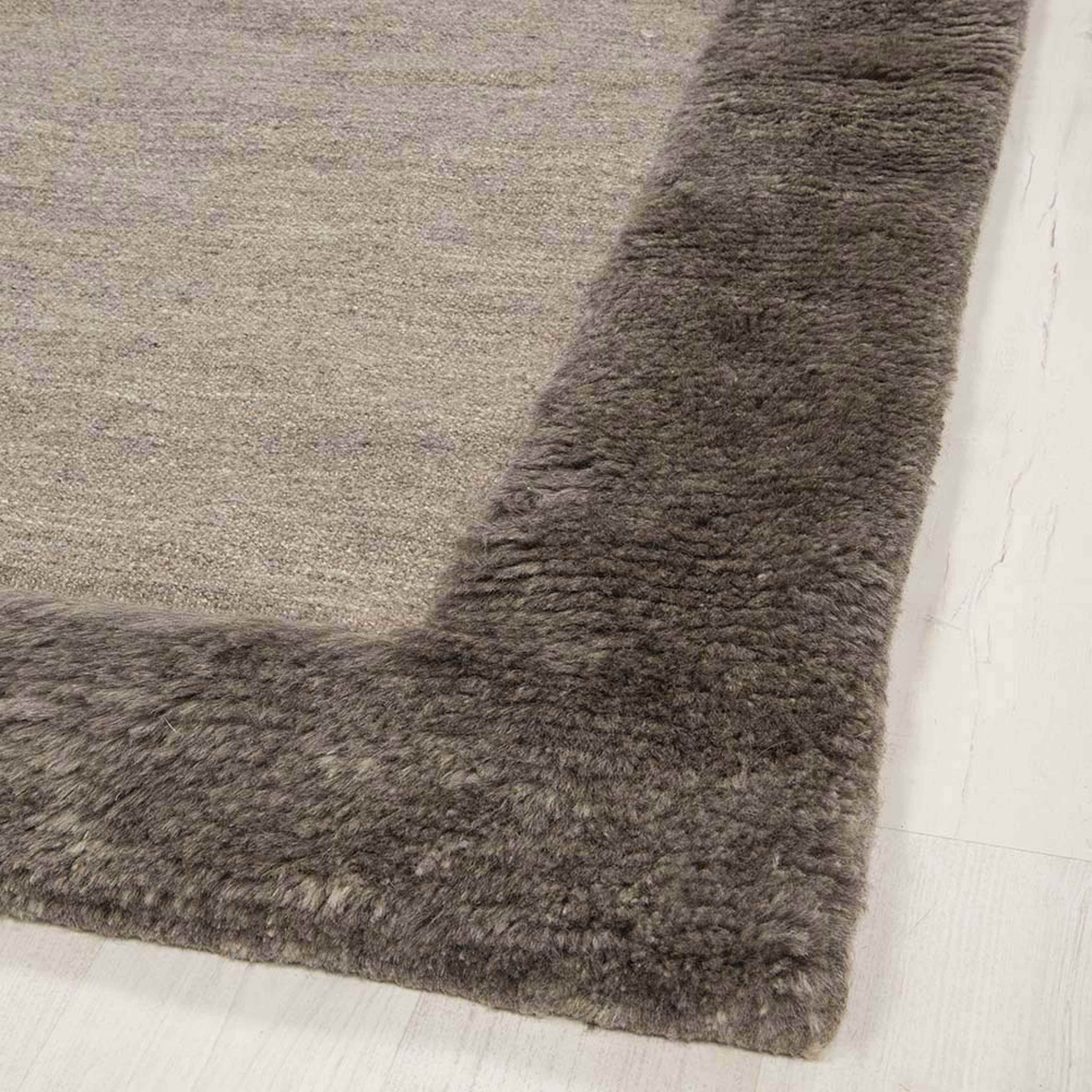 Gelene 140x200cm, från Bargi, i färgen grey. Klicka för att öppna bilden i stort format