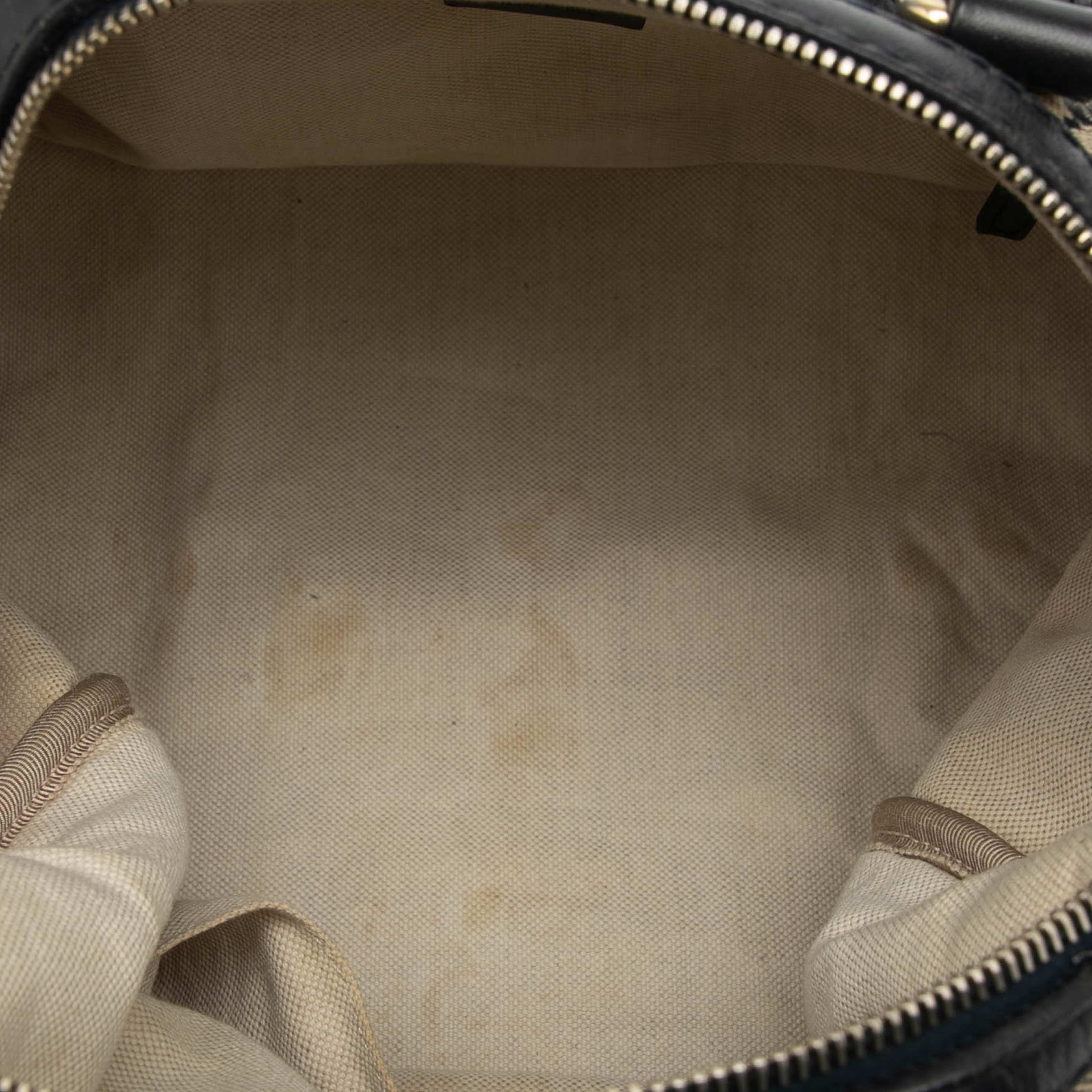 Gucci Medium Gg Canvas Web Joy Boston Bag, från Luxclusif, i färgen beige. Klicka för att öppna bilden i stort format