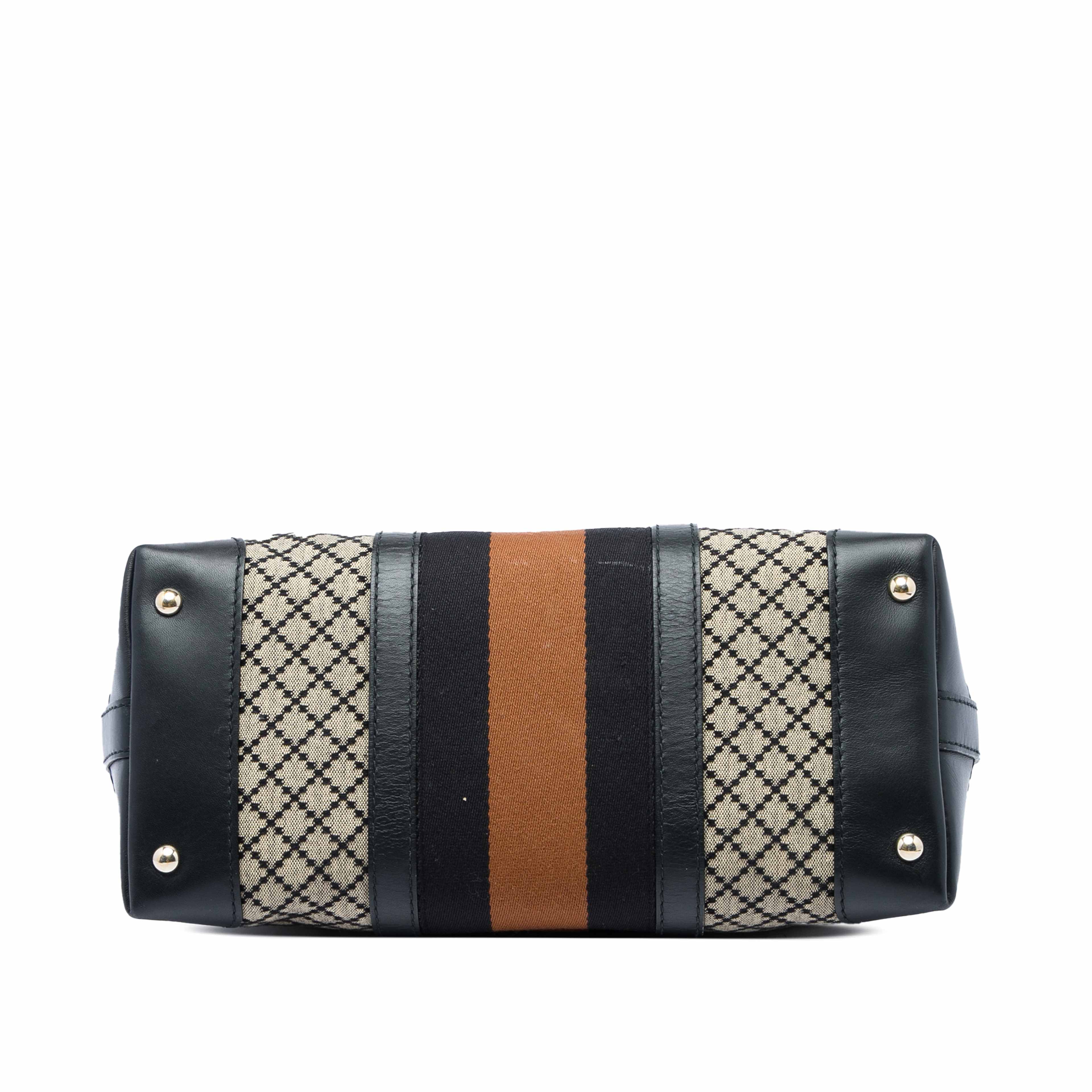 Gucci Diamante Canvas Web Satchel, från Luxclusif, i färgen beige. Klicka för att öppna bilden i stort format