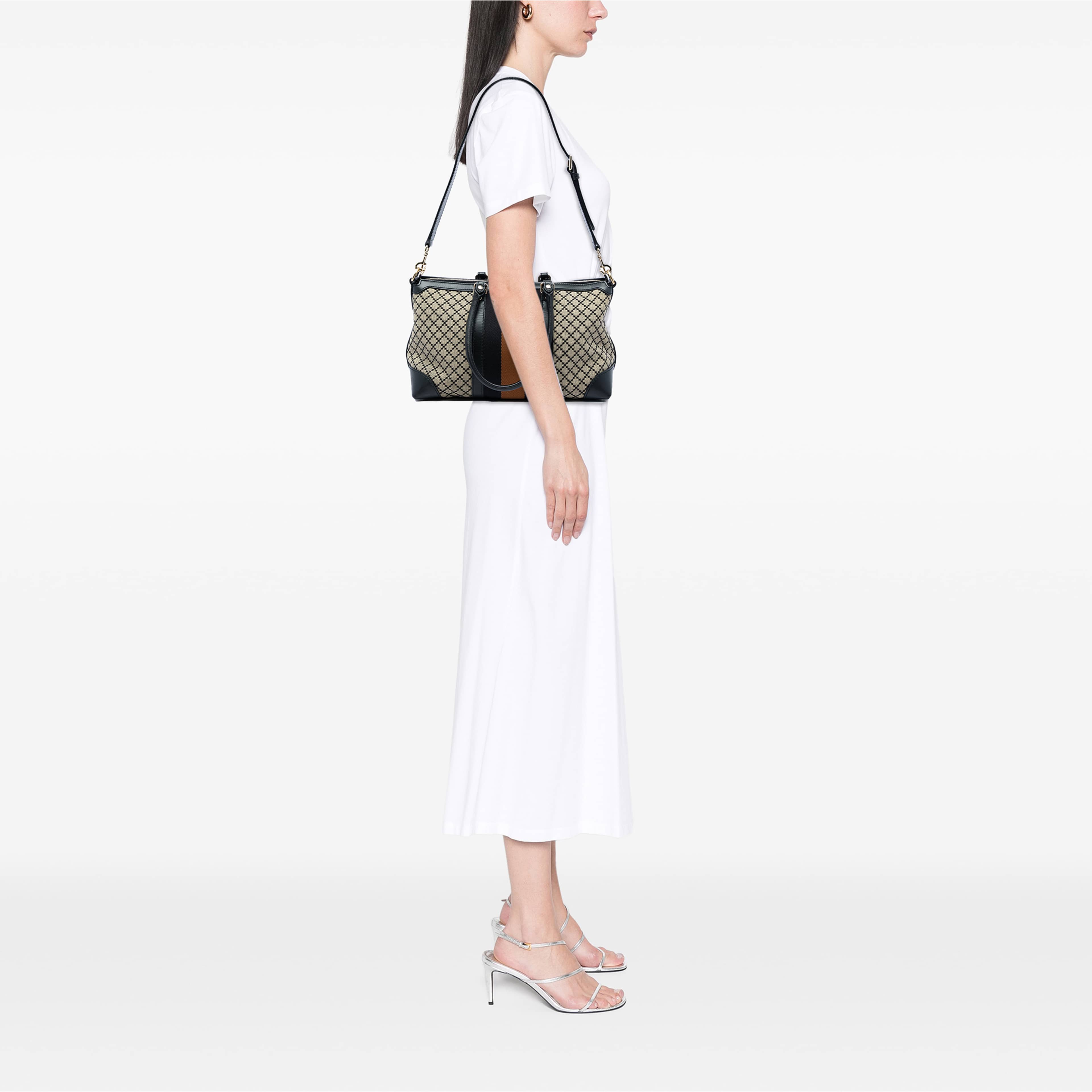 Gucci Diamante Canvas Web Satchel, från Luxclusif, i färgen beige. Klicka för att öppna bilden i stort format