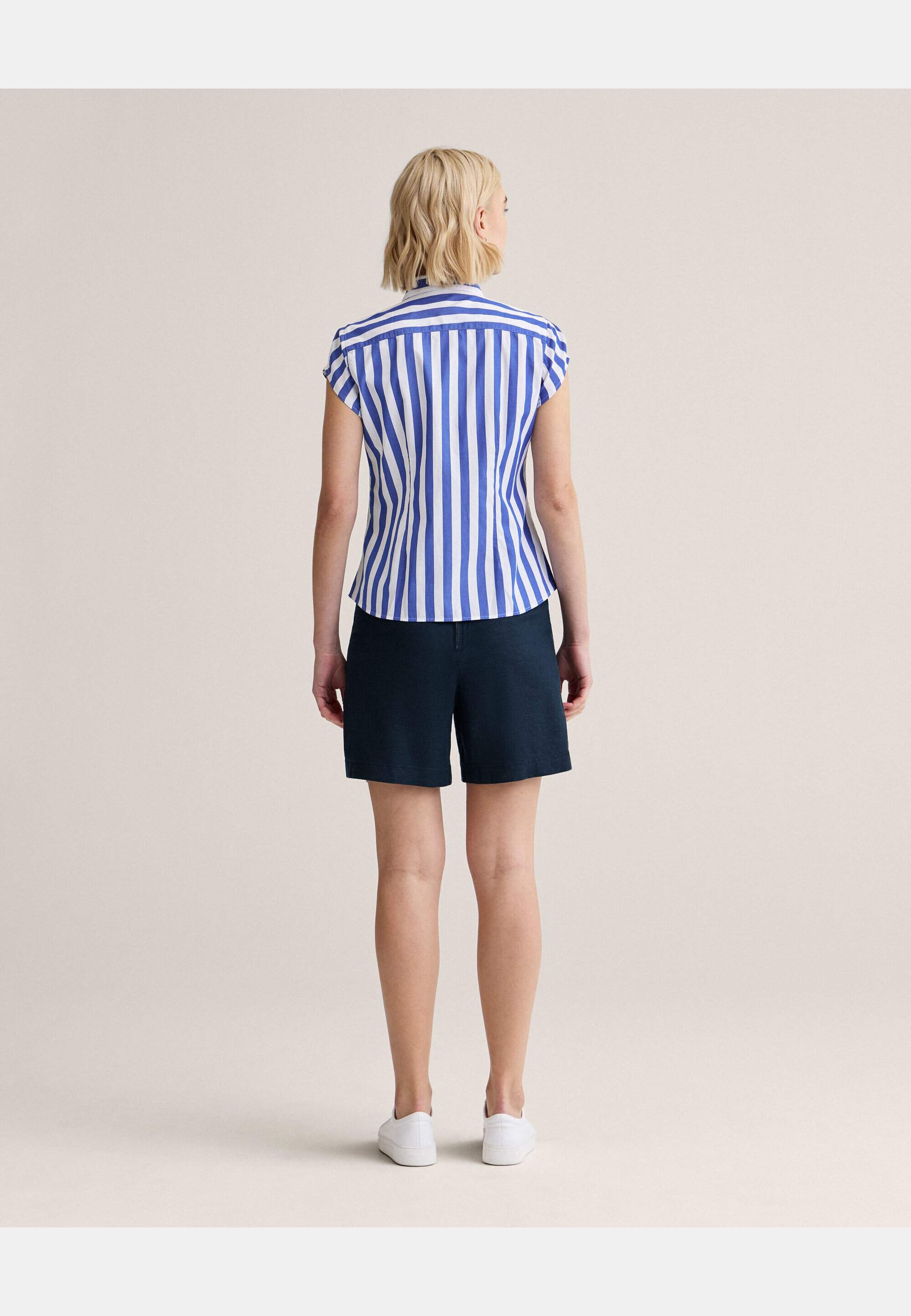 Vera Bold Streaks Shirt, från Newhouse, i färgen kornblå. Klicka för att öppna bilden i stort format