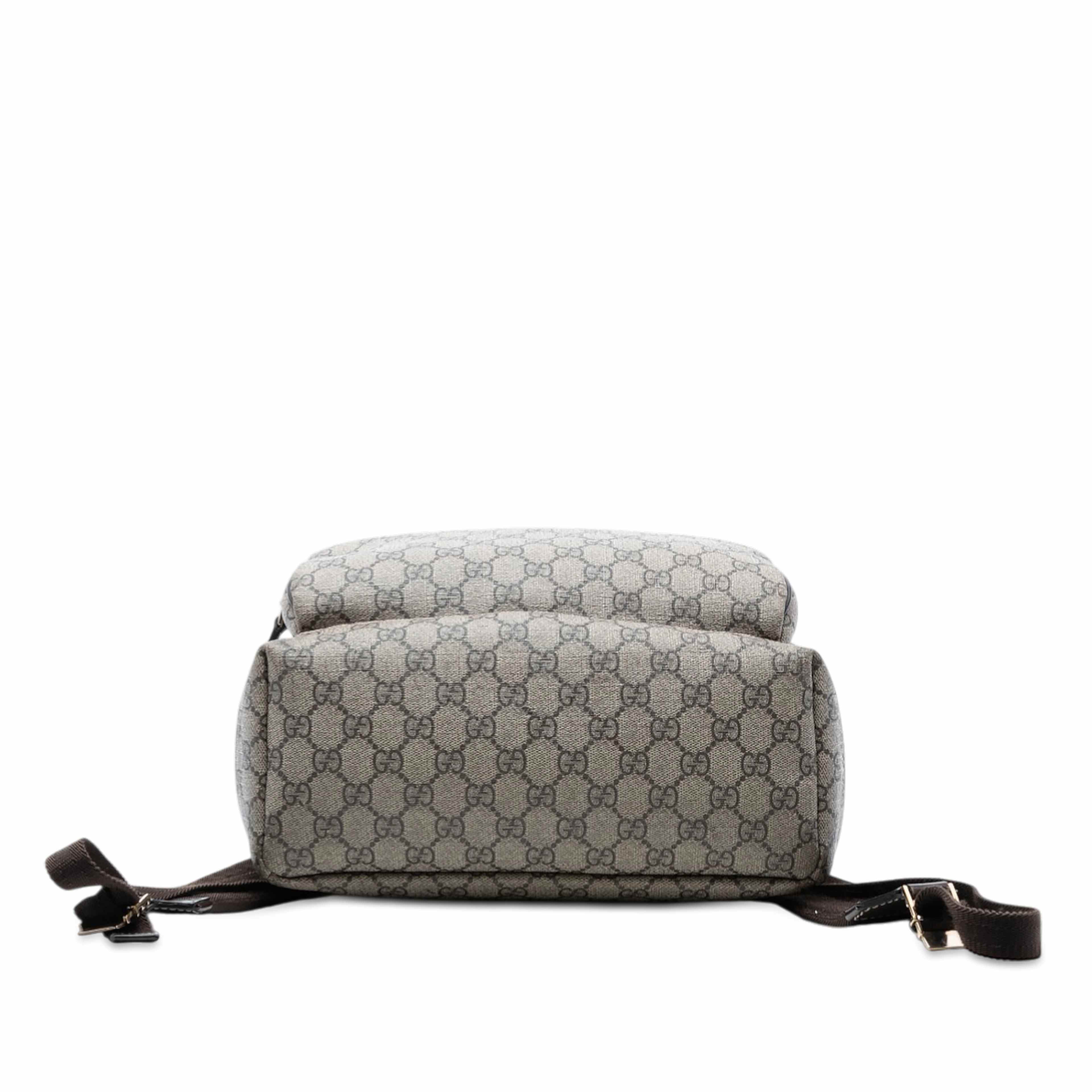 Gucci Gg Supreme Backpack, från Luxclusif, i färgen beige. Klicka för att öppna bilden i stort format