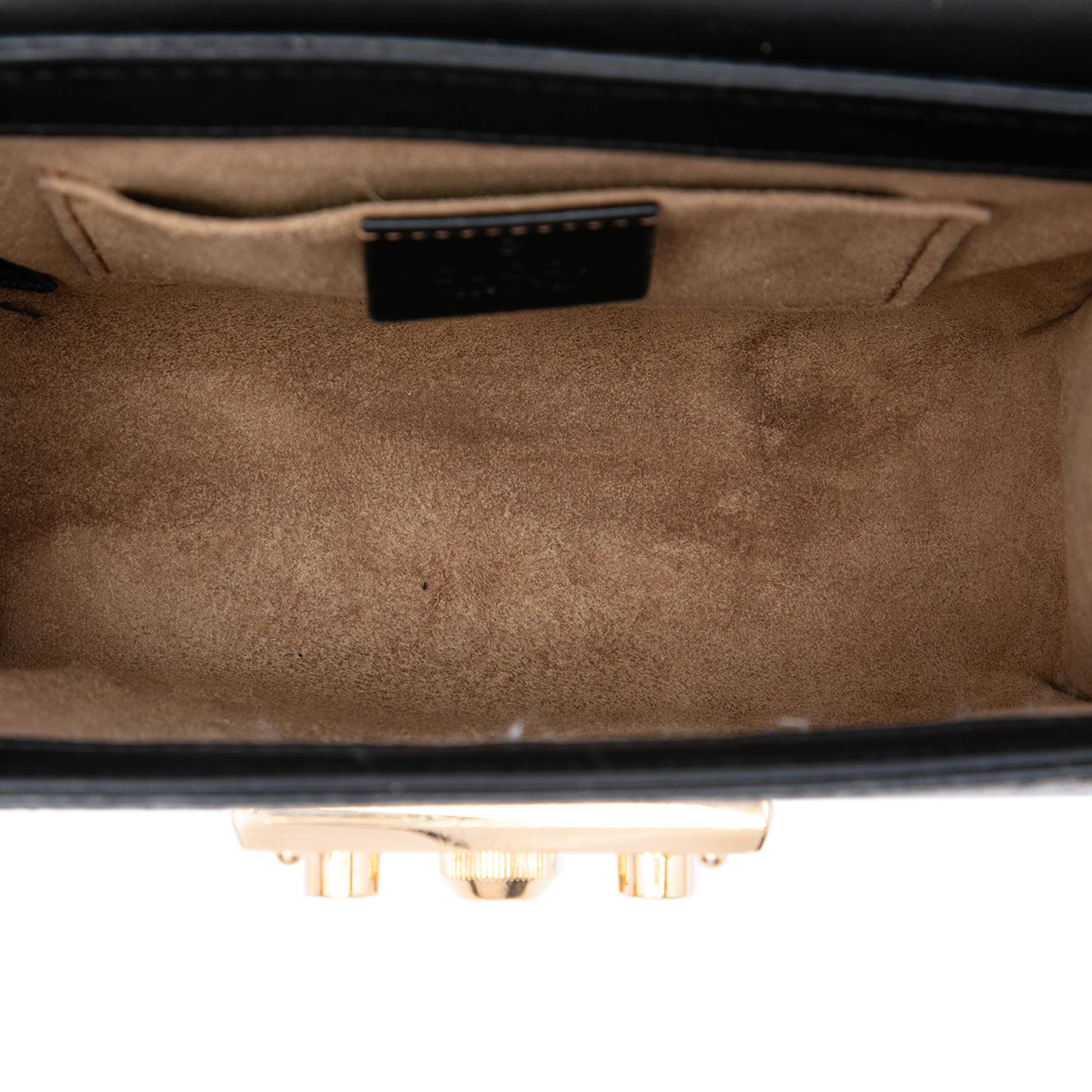 Gucci Small Gg Supreme Padlock Crossbody, från Luxclusif, i färgen beige. Klicka för att öppna bilden i stort format