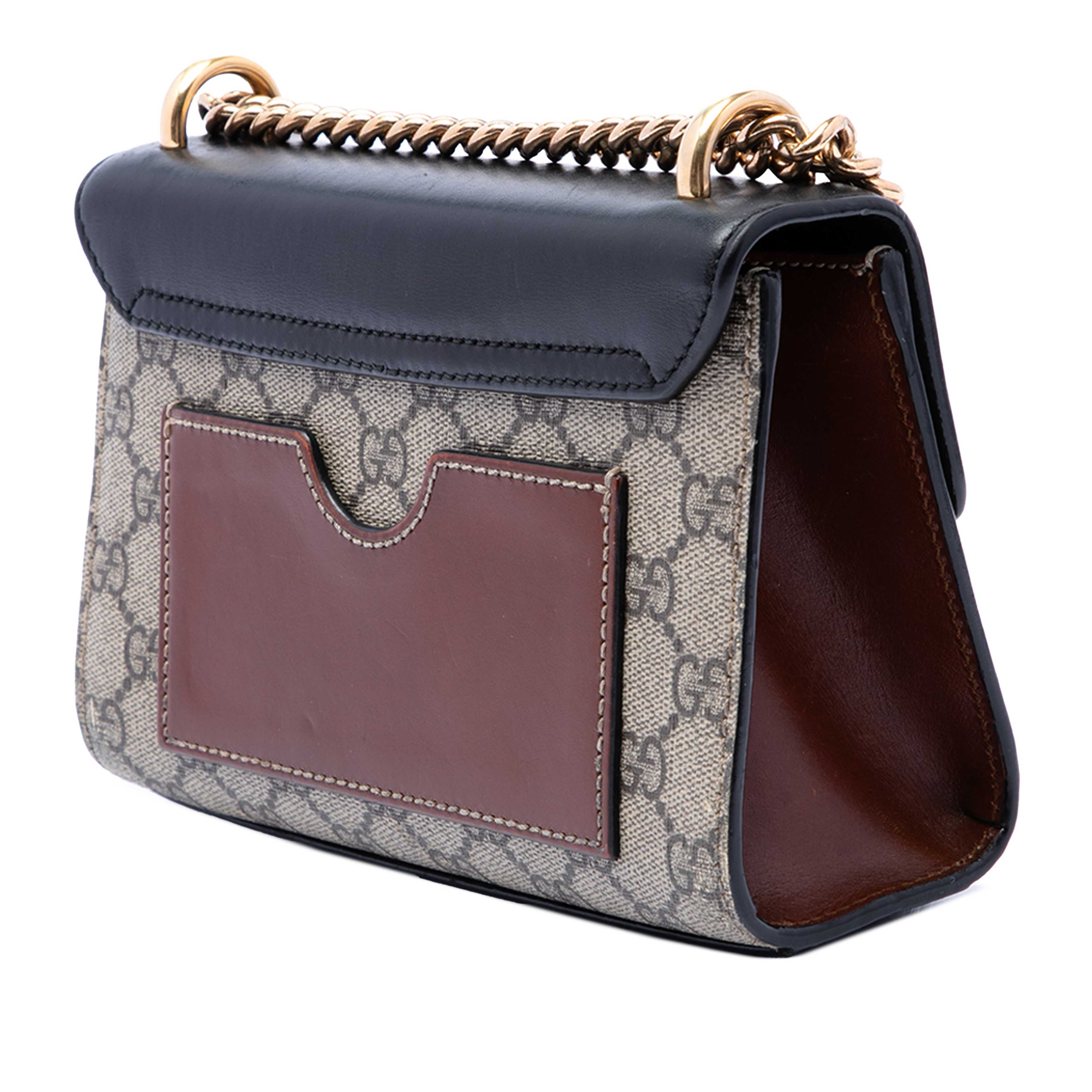 Gucci Small Gg Supreme Padlock Crossbody, från Luxclusif, i färgen beige. Klicka för att öppna bilden i stort format