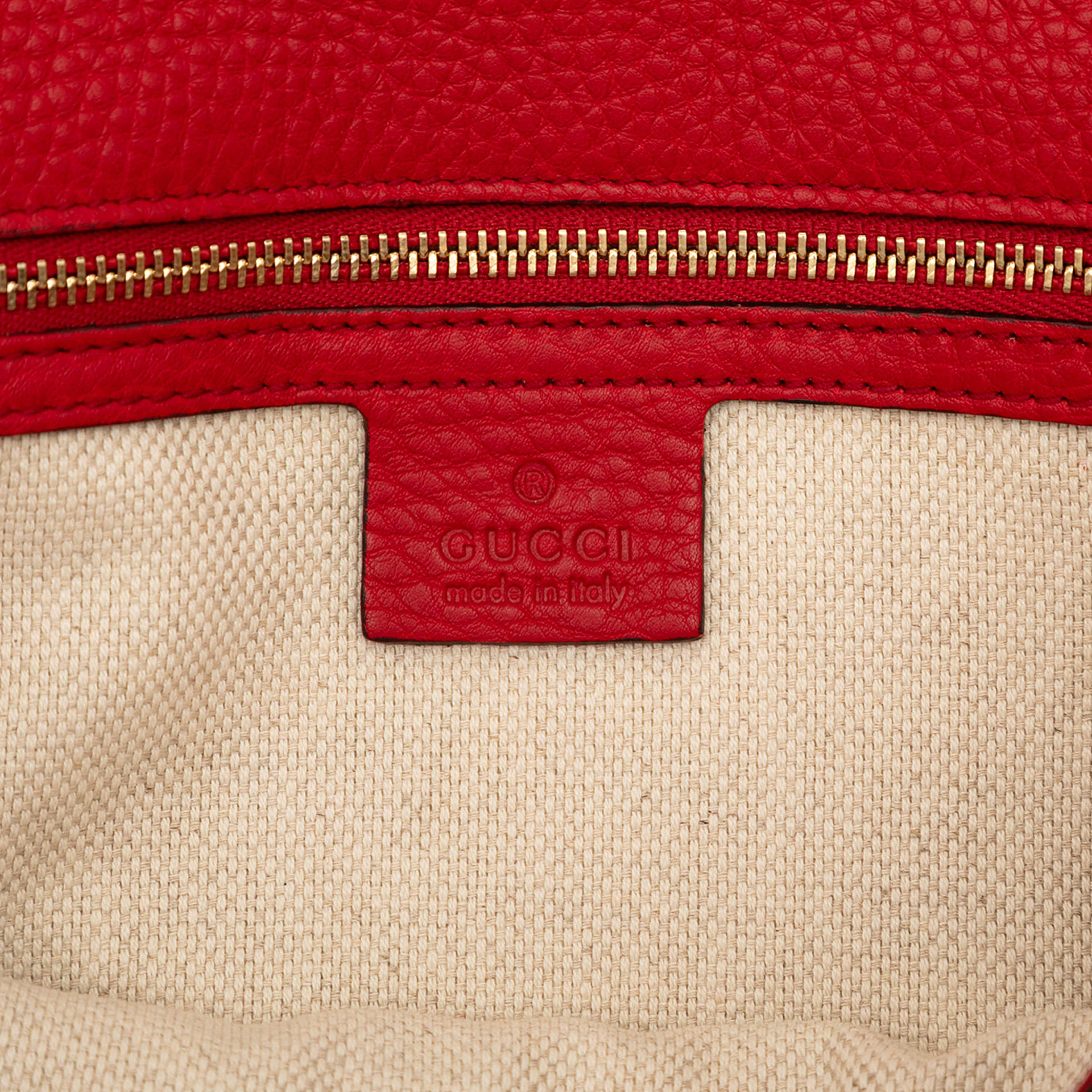 Gucci Leather Soho Disco Clutch, från Luxclusif, i färgen red. Klicka för att öppna bilden i stort format