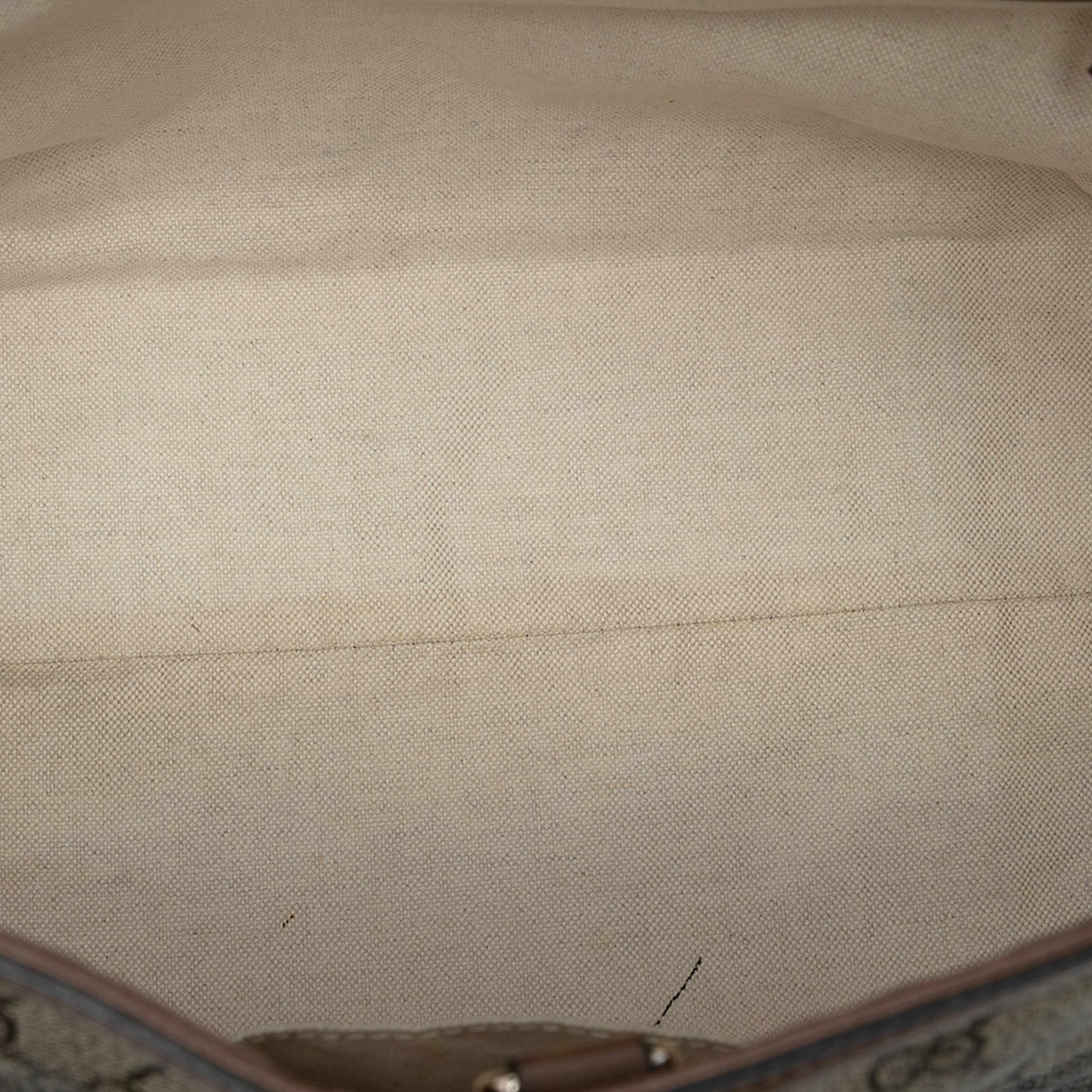 Gucci Gg Supreme Nice Tote, från Luxclusif, i färgen beige. Klicka för att öppna bilden i stort format