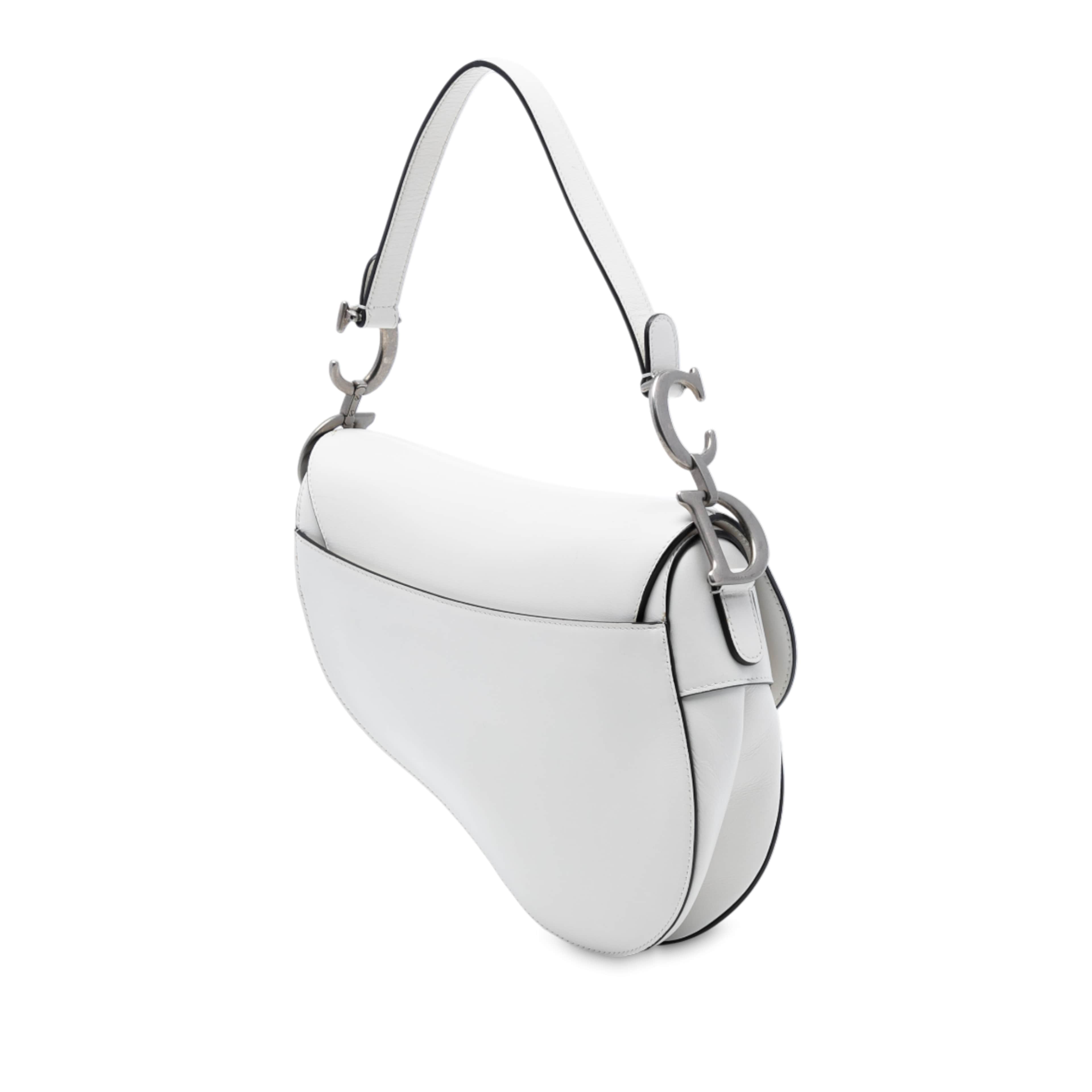 Dior Smooth Calfskin Saddle Bag, från Luxclusif, i färgen white. Klicka för att öppna bilden i stort format