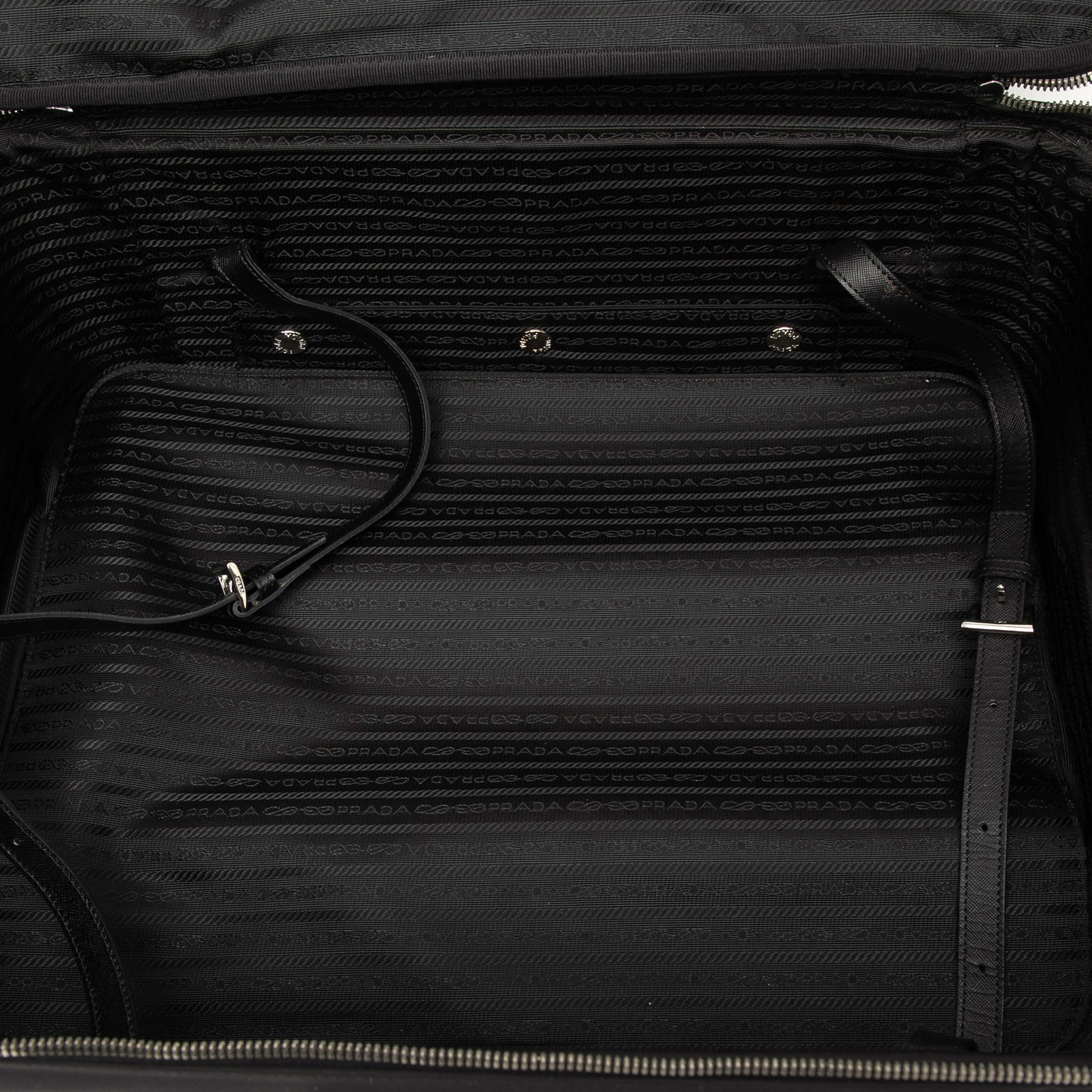 Prada Tessuto Travel Bag, från Luxclusif, i färgen black. Klicka för att öppna bilden i stort format