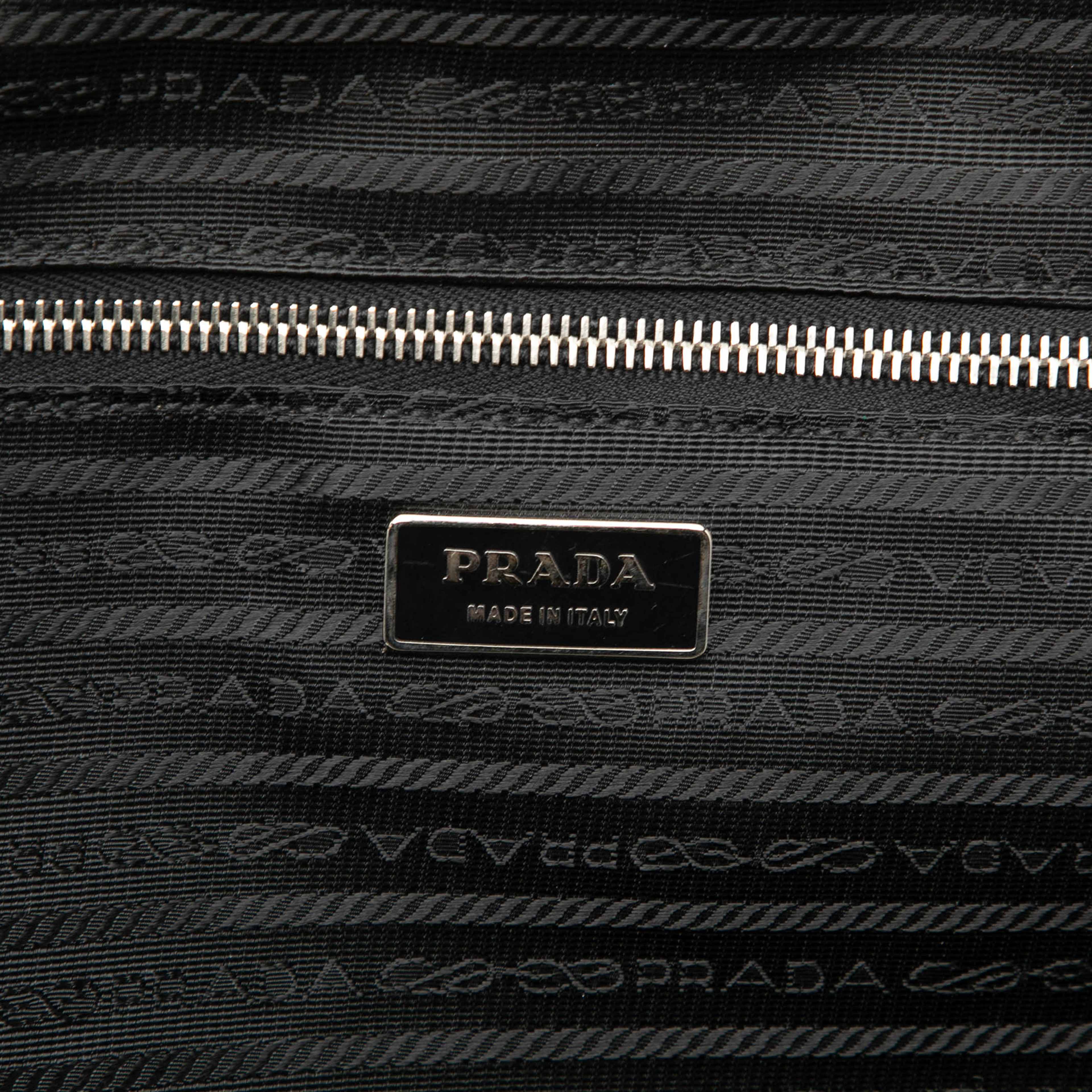 Prada Tessuto Travel Bag, från Luxclusif, i färgen black. Klicka för att öppna bilden i stort format