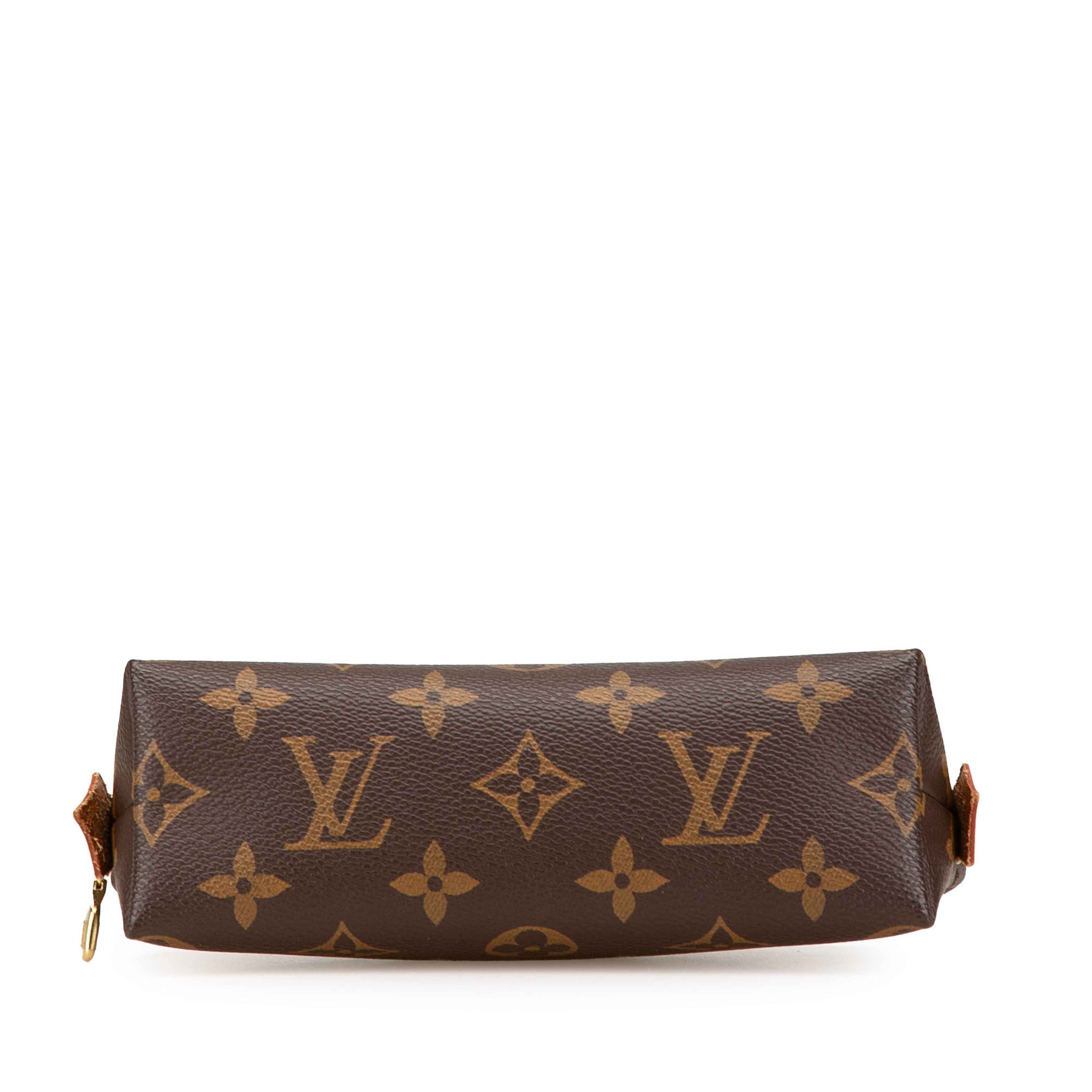 Louis Vuitton Monogram Cosmetic Pouch, från Luxclusif, i färgen brown. Klicka för att öppna bilden i stort format