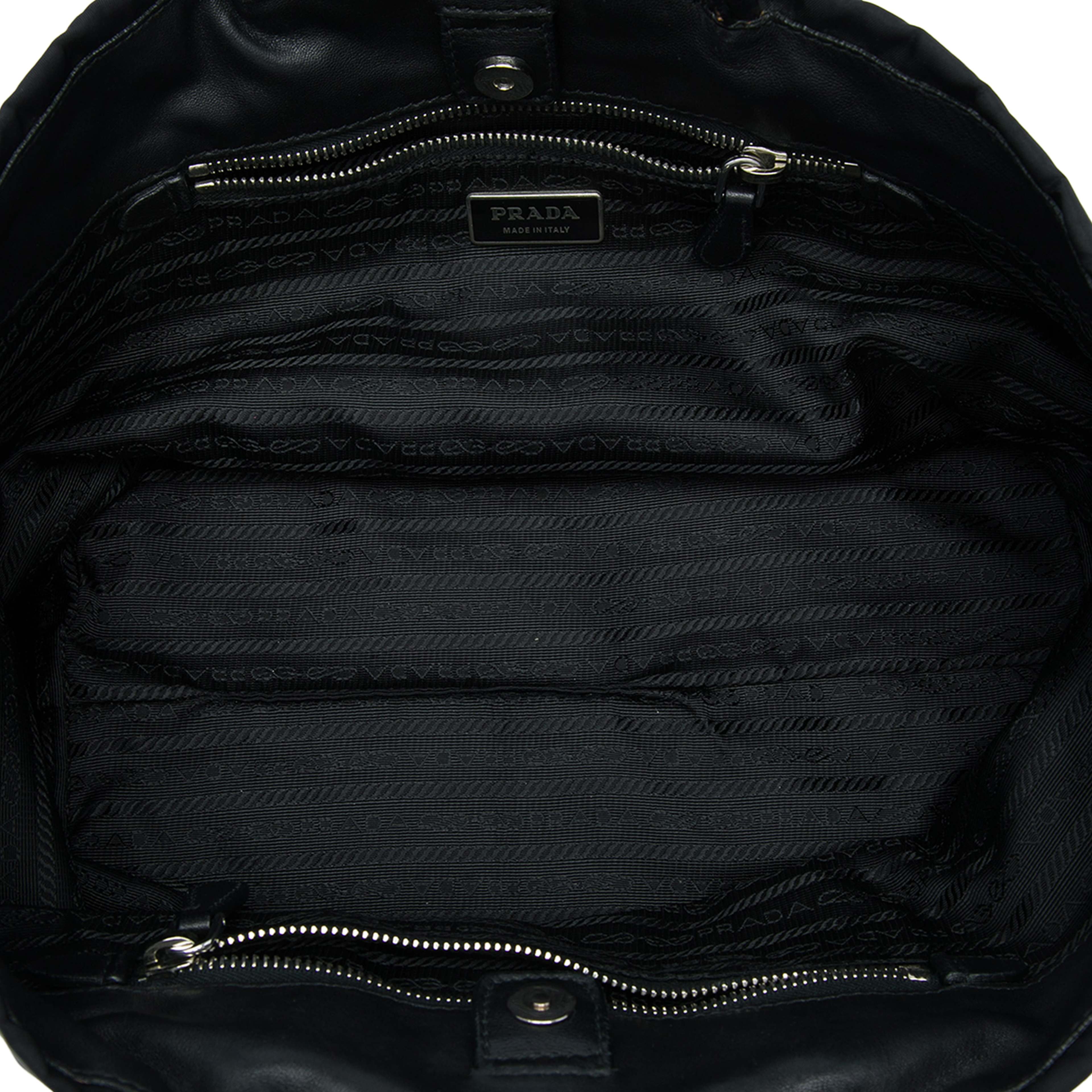 Prada Tessuto Fiocco Bow Tote, från Luxclusif, i färgen svart. Klicka för att öppna bilden i stort format