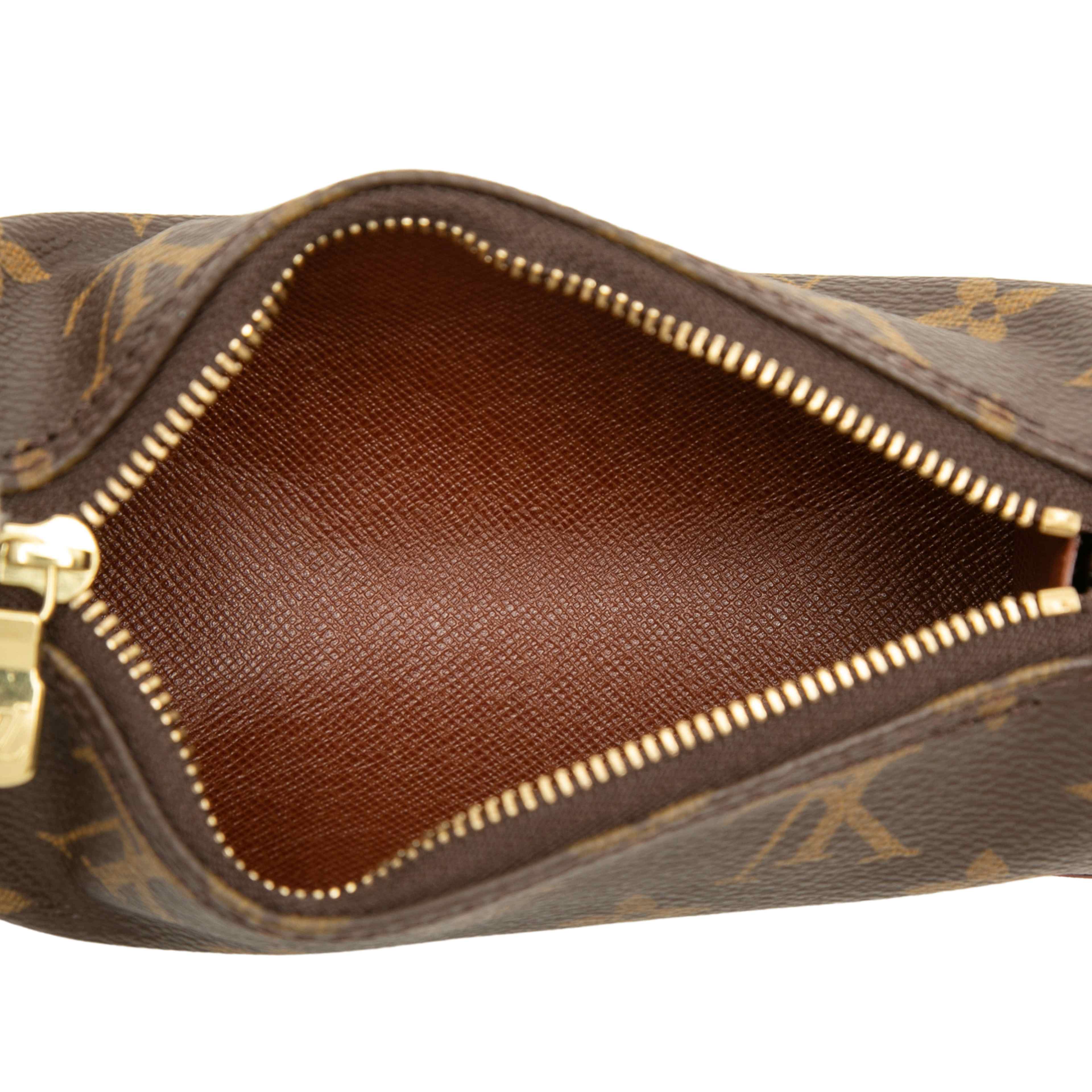 Louis Vuitton Monogram Papillon Pochette, från Luxclusif, i färgen brun. Klicka för att öppna bilden i stort format