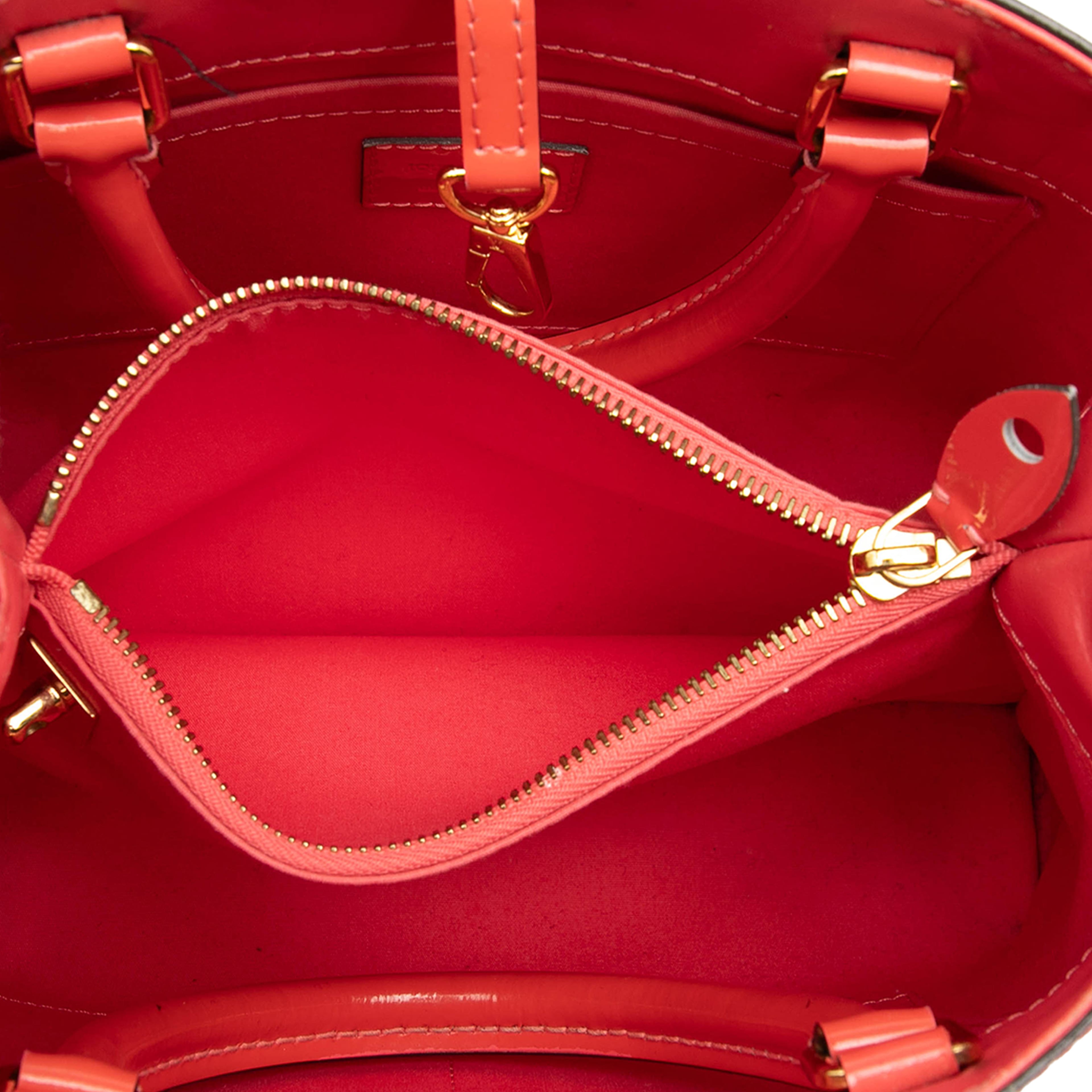 Louis Vuitton Monogram Vernis Montaigne Bb, från Luxclusif, i färgen orange. Klicka för att öppna bilden i stort format