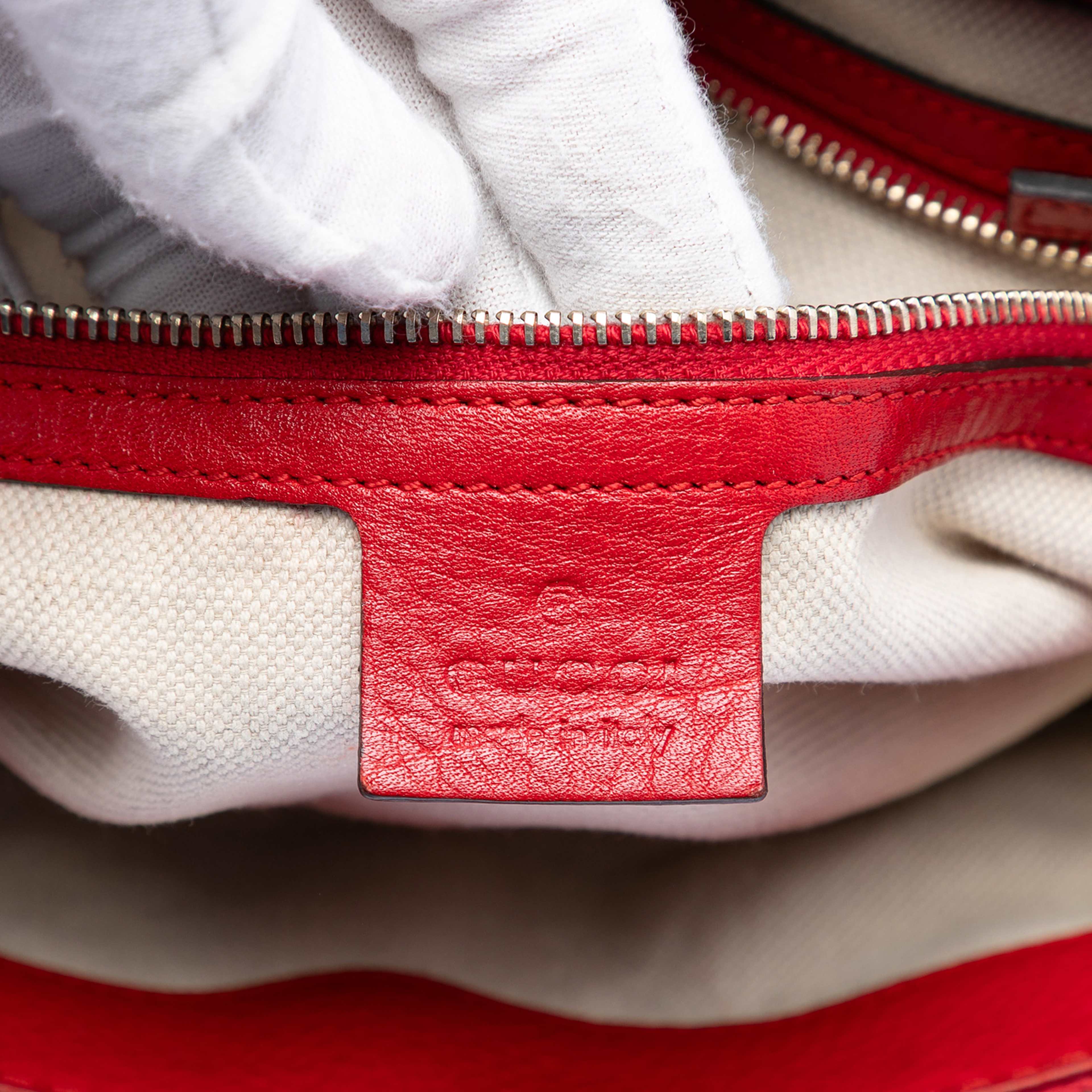 Gucci Pebbled Calfskin Bella Satchel, från Luxclusif, i färgen red. Klicka för att öppna bilden i stort format