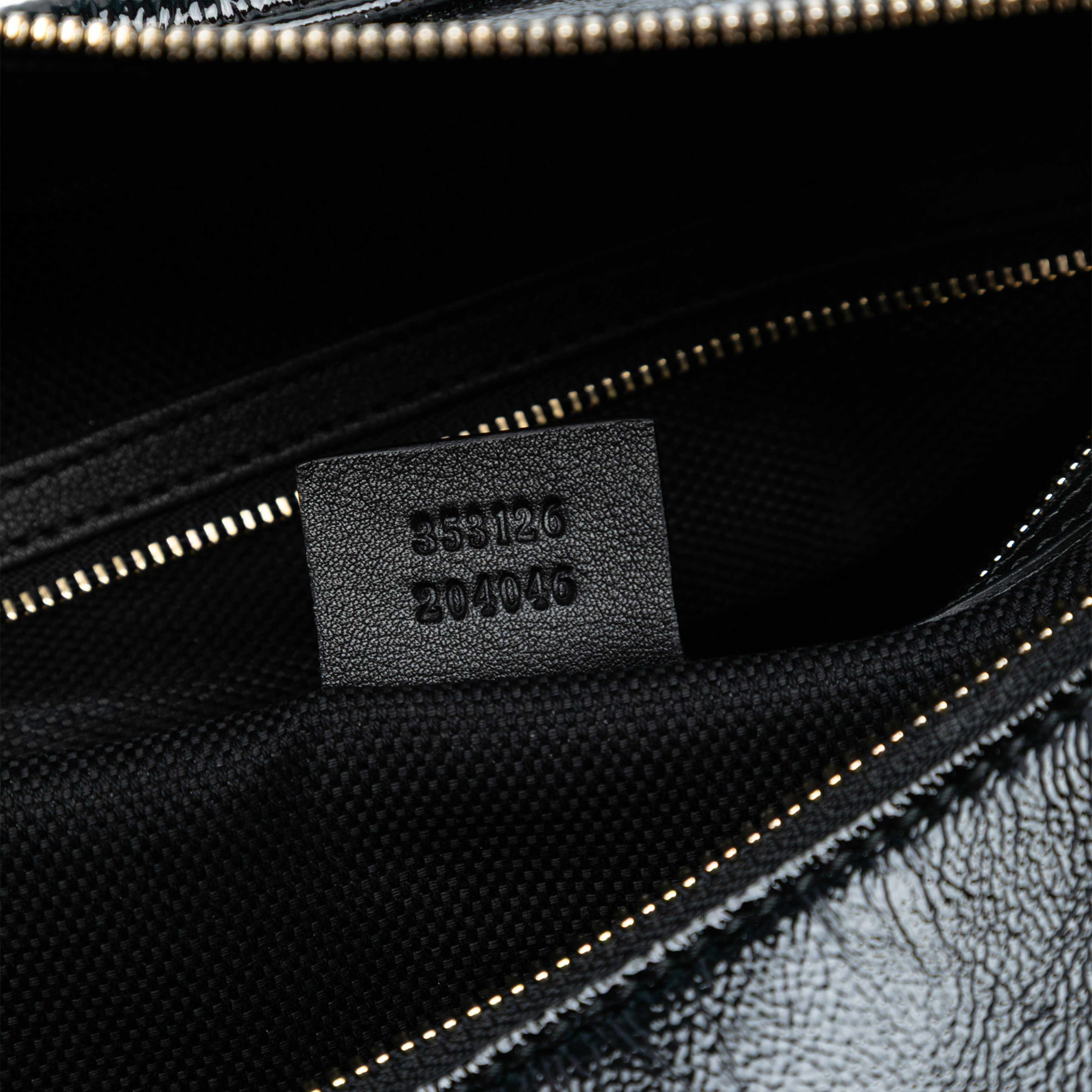 Gucci Patent Soho Chain Shoulder Bag, från Luxclusif, i färgen black. Klicka för att öppna bilden i stort format