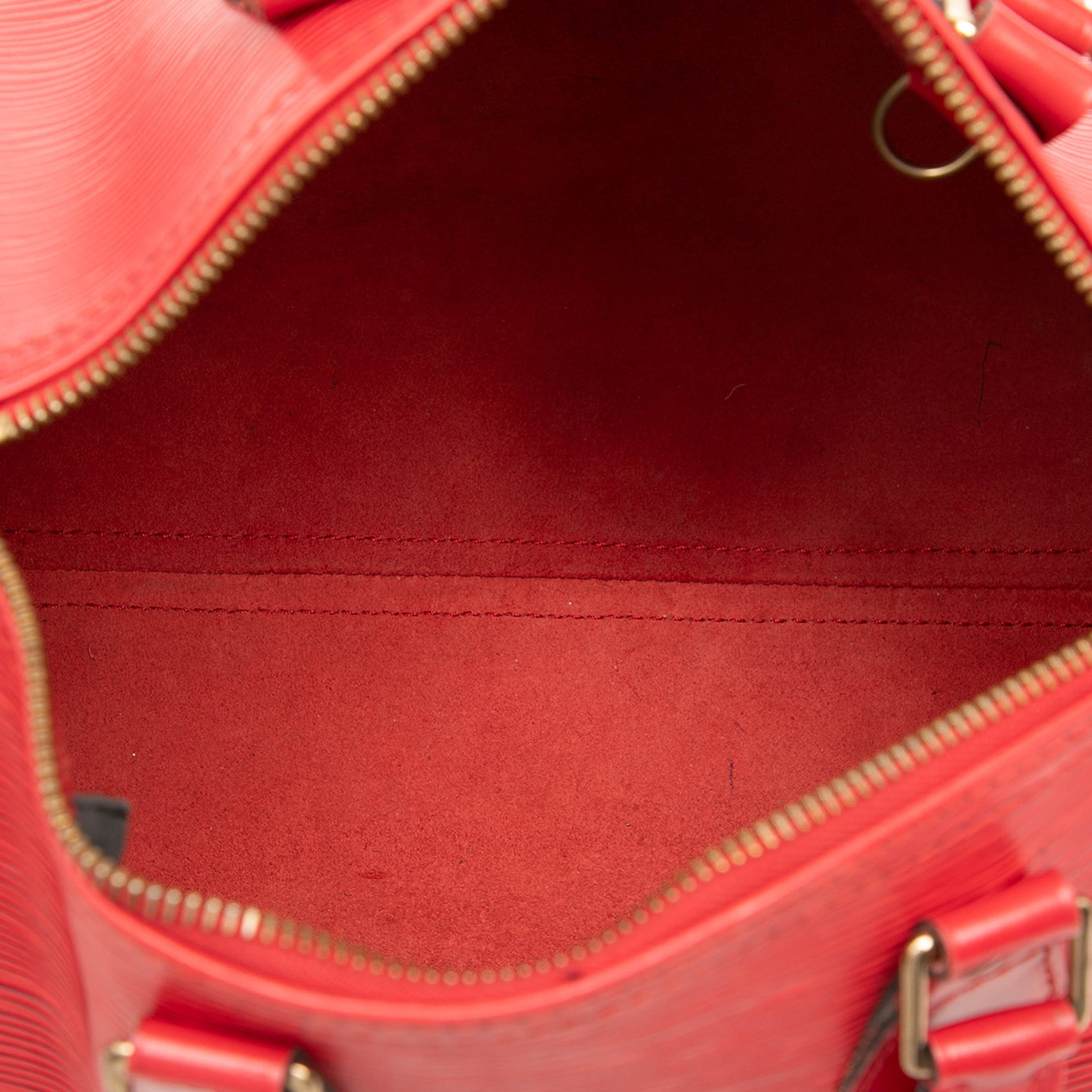 Louis Vuitton Epi Speedy 25, från Luxclusif, i färgen röd. Klicka för att öppna bilden i stort format