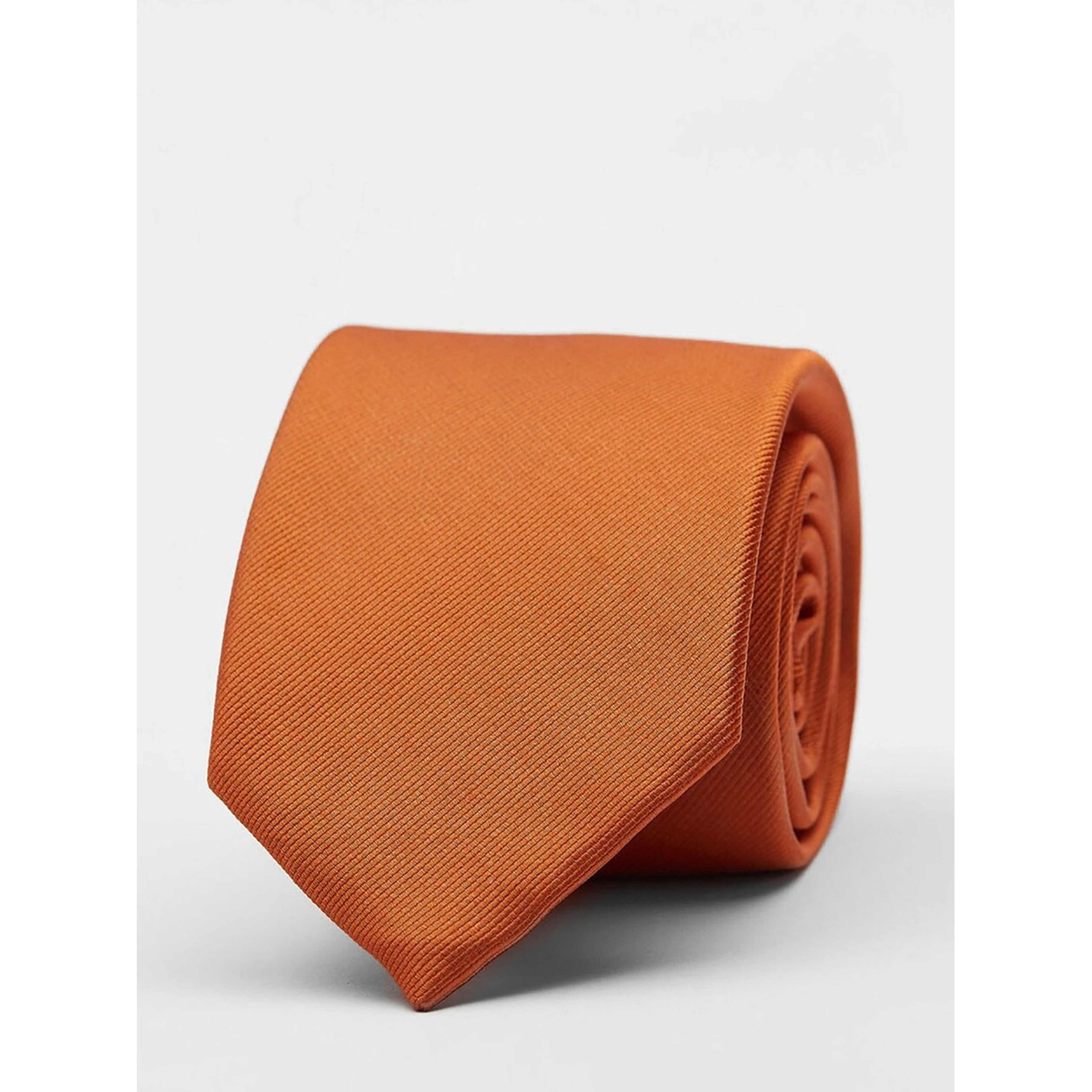 Tie Plain