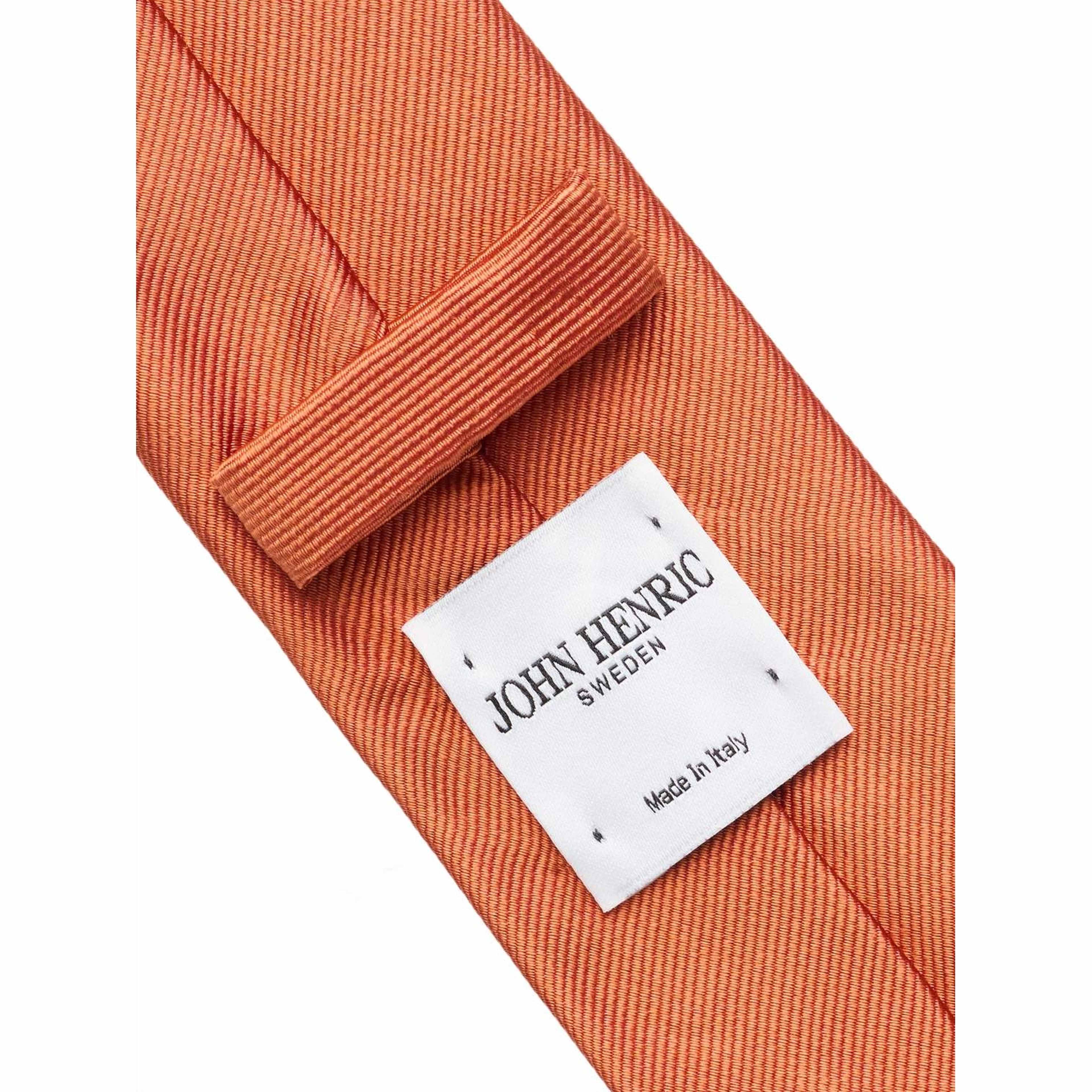 Tie Plain