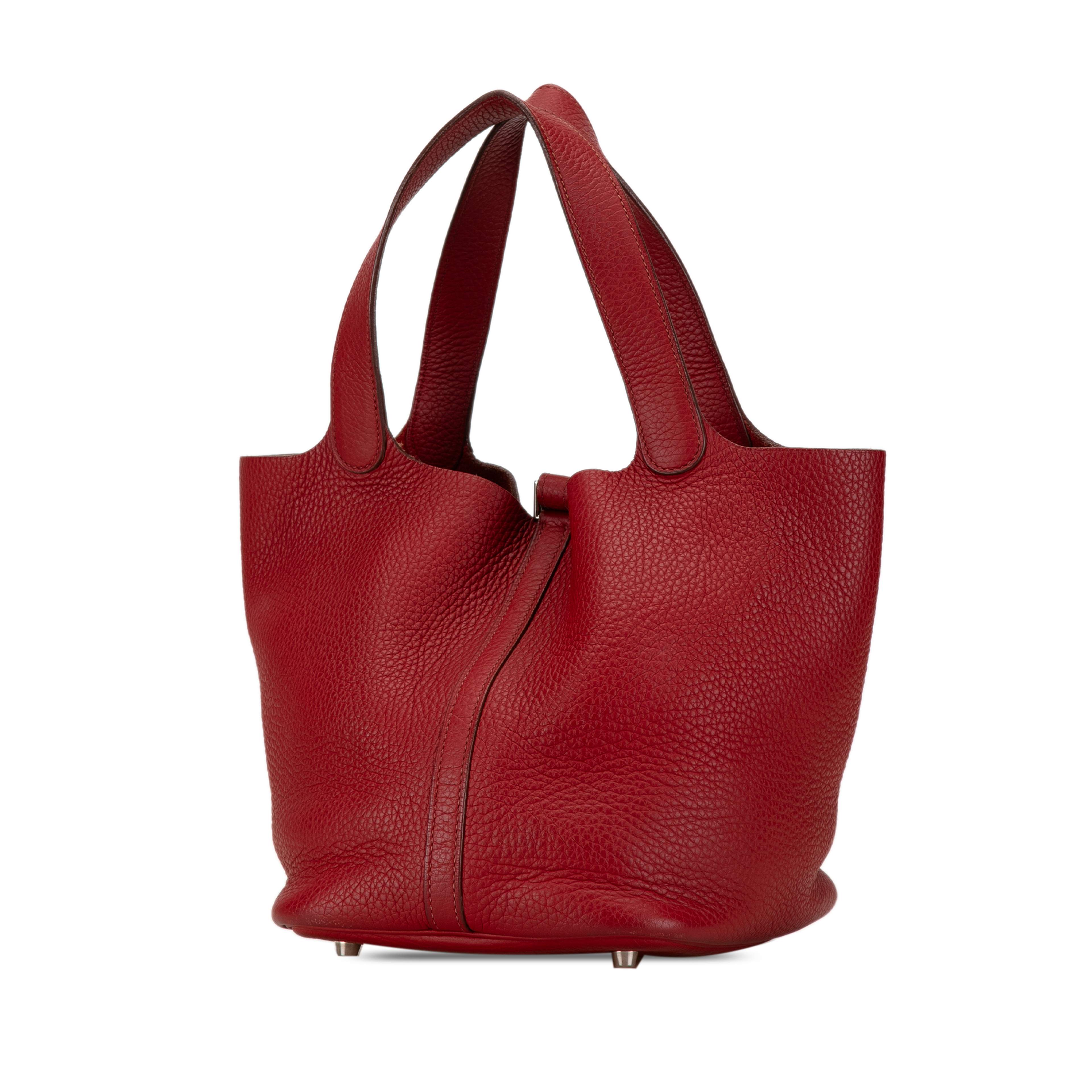 Hermès Clemence Picotin Lock 22, från Luxclusif, i färgen red. Klicka för att öppna bilden i stort format