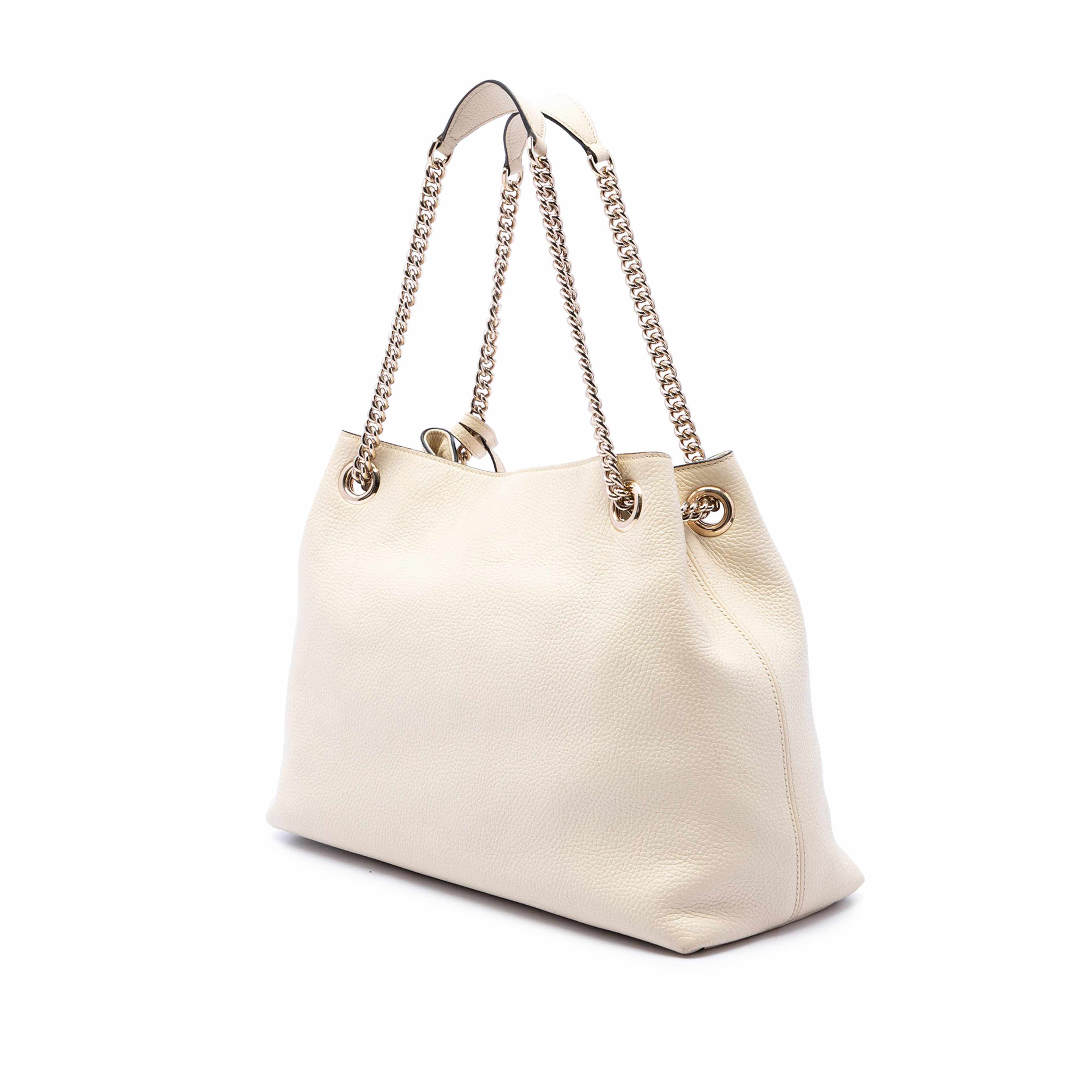 Gucci Medium Calfskin Soho Chain Tote, från Luxclusif, i färgen vit. Klicka för att öppna bilden i stort format