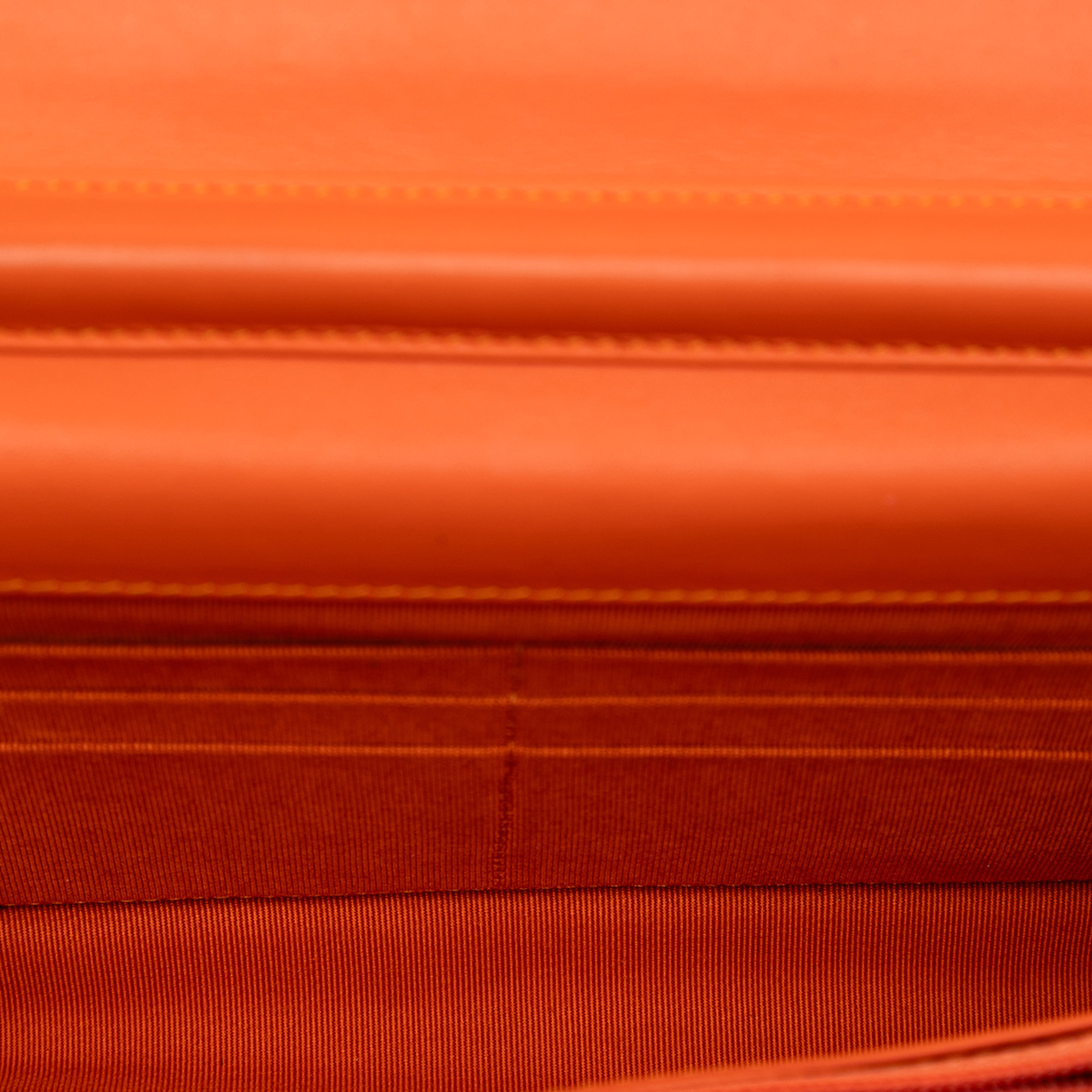 Chanel Paris Dallas Cc Quilted Patent Goatskin Wallet On Chain, från Luxclusif, i färgen orange. Klicka för att öppna bilden i stort format