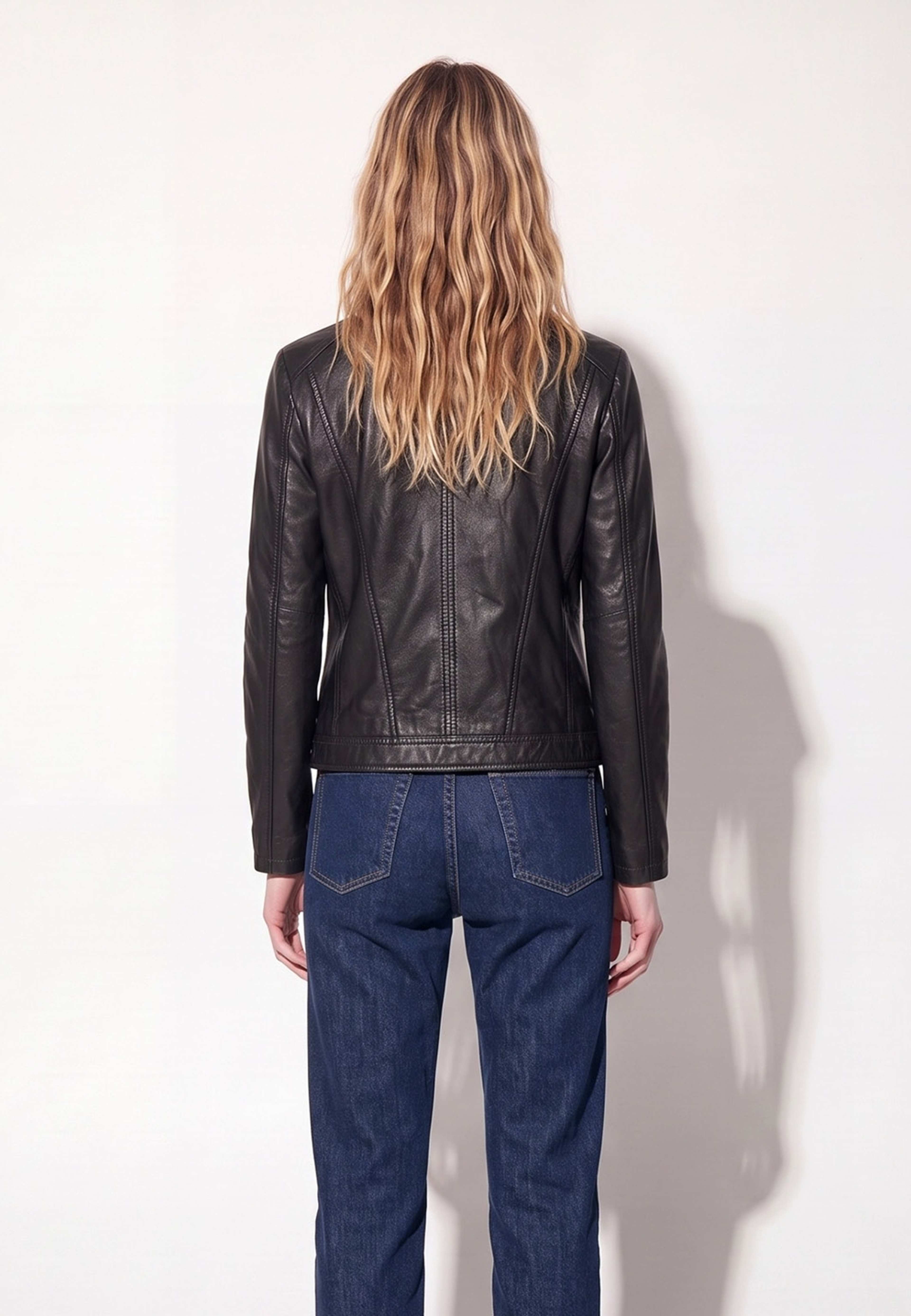 Izzie Jacket, från ROCKANDBLUE, i färgen black. Klicka för att öppna bilden i stort format