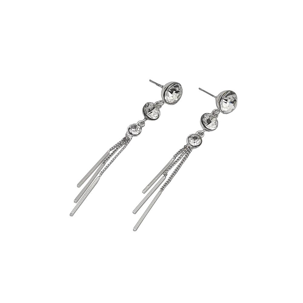 Hängande Örhänge Med Kedjor Och Stenar, från Complement, i färgen silver.