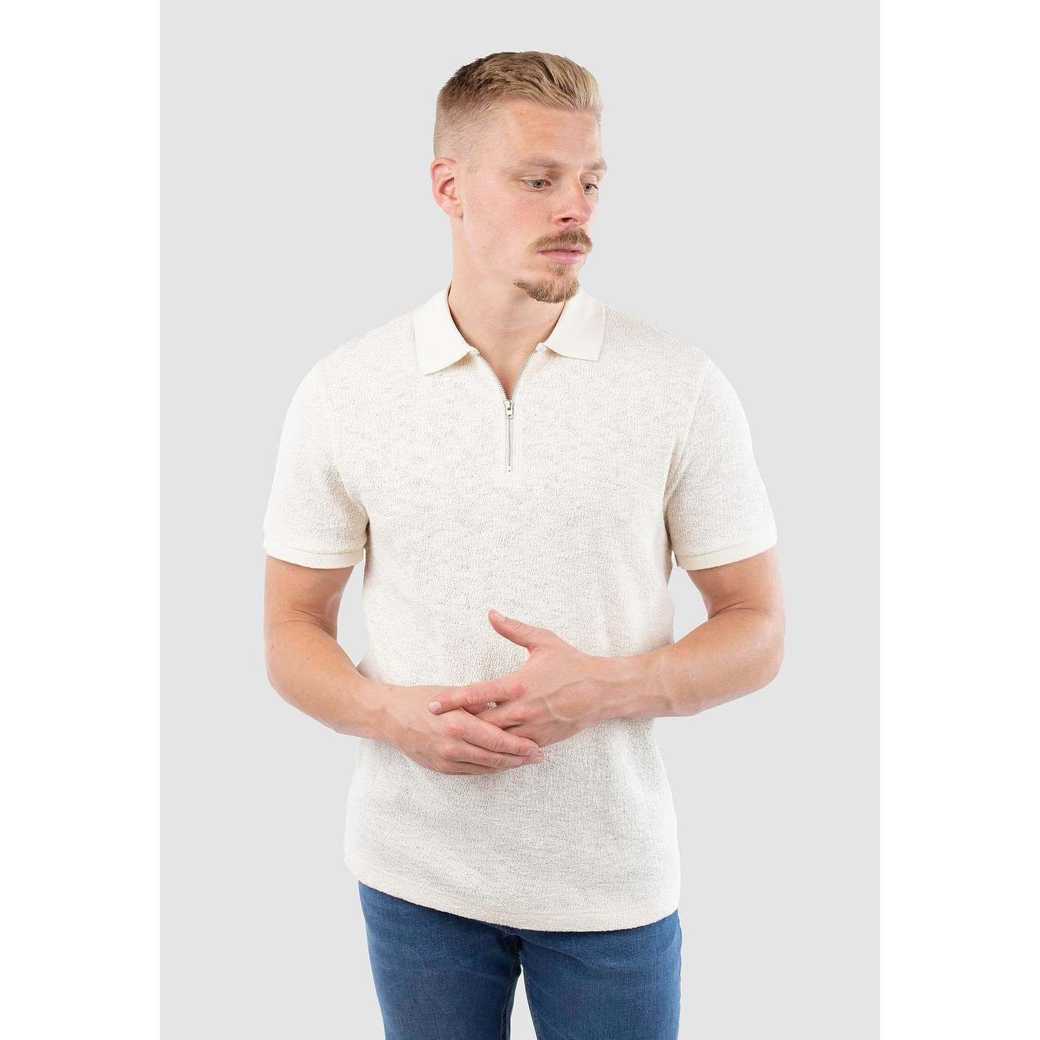 John Boucle Half Zip - Light Beige, från Ciszere, i färgen light beige.