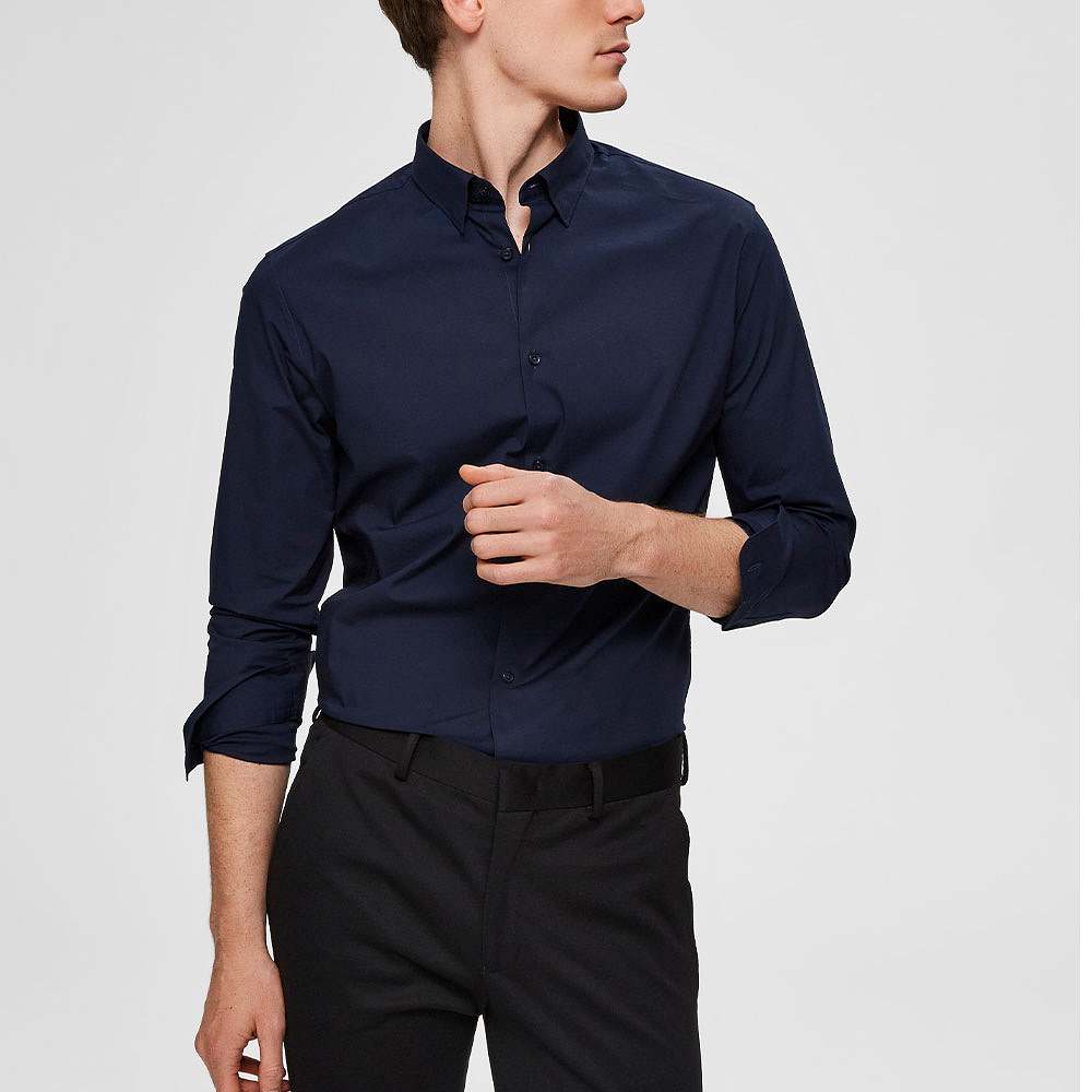 Shirt, från Selected Homme, i färgen Navy Blazer.