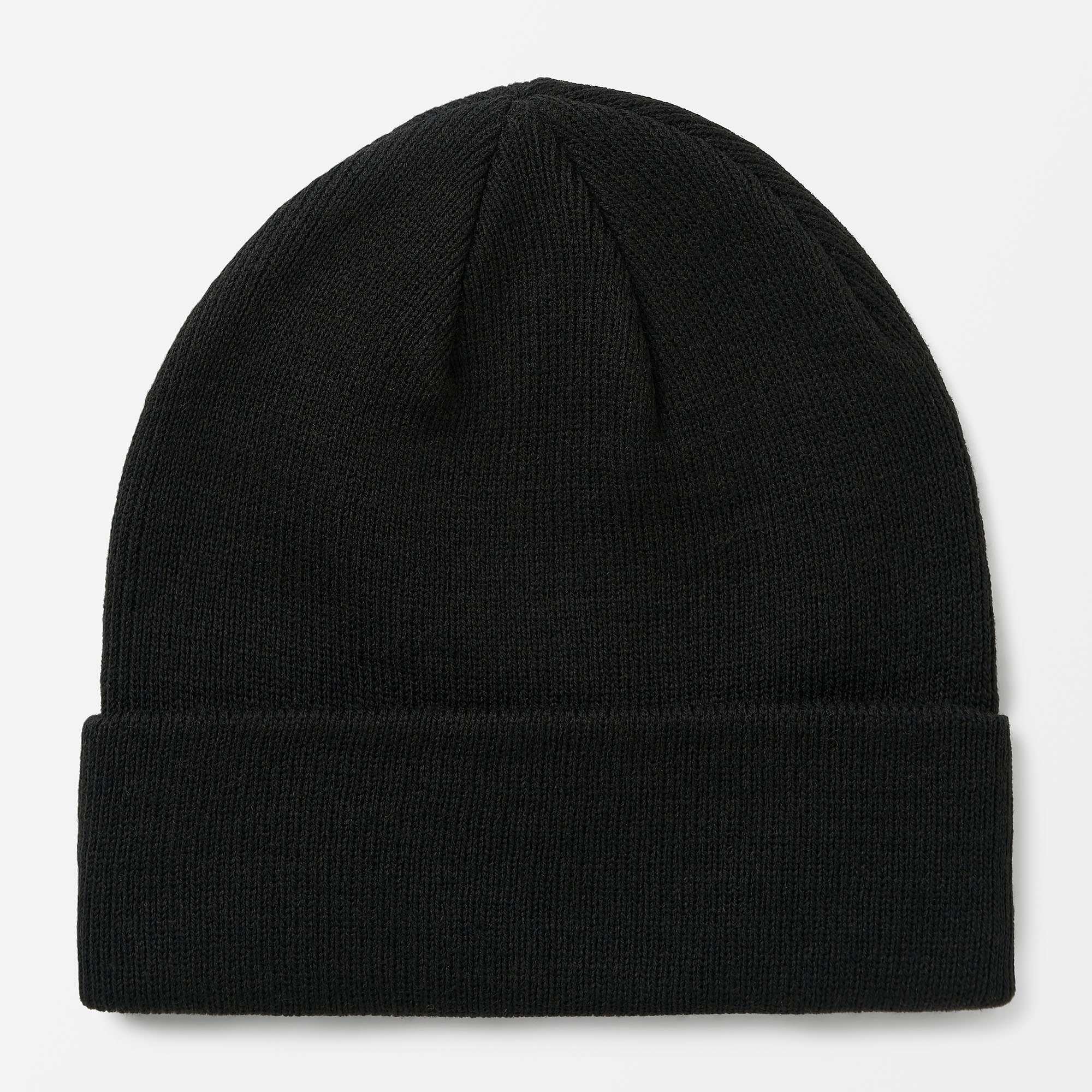 Slätstickad beanie JESSIE, från Å WOMAN, i färgen Black.