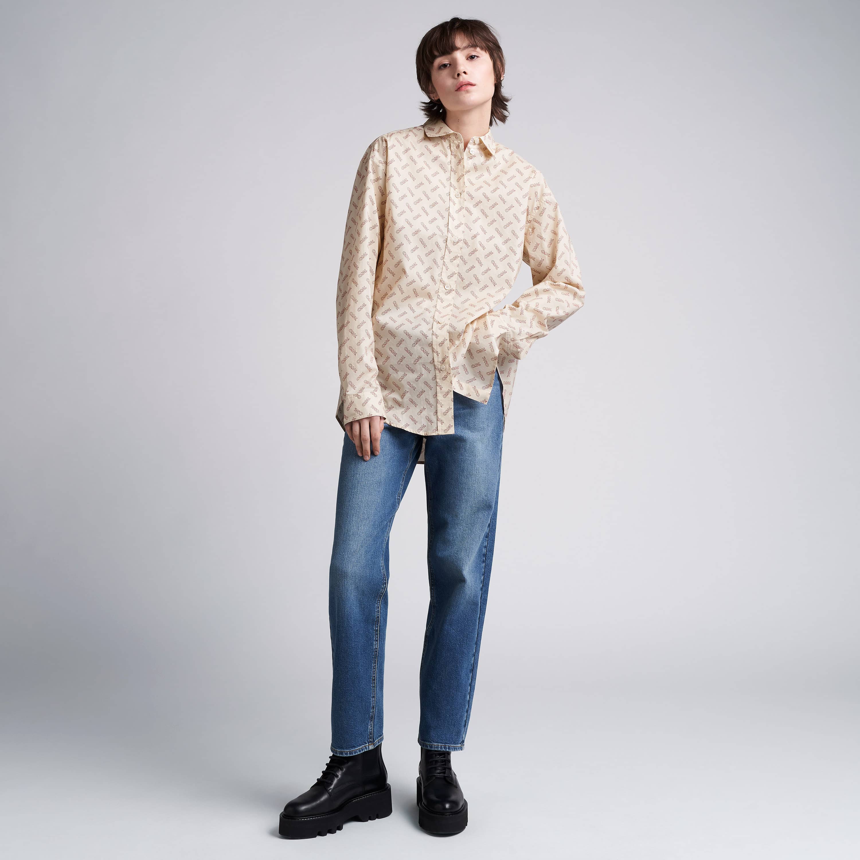 Oversize skjorta BIRKE, från Carin Wester, i färgen Logos.