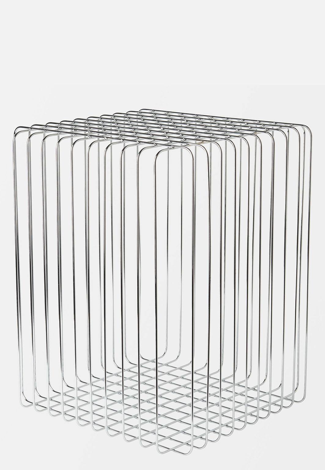 Sidobord WIRO, från Åhléns Home, i färgen Chrome.