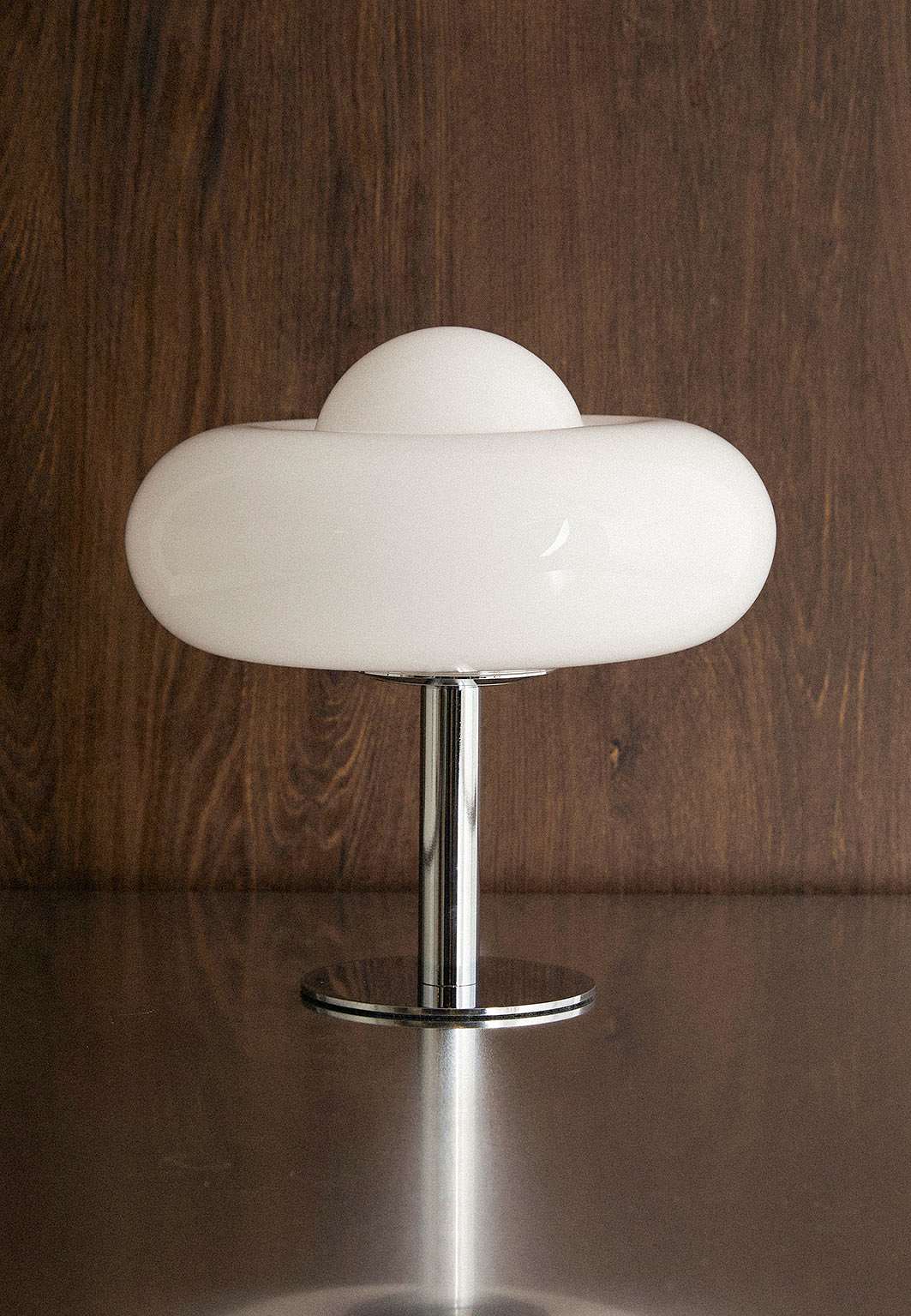 Bordslampa i glas BUBBLES, från MANO ATELIER, i färgen White.