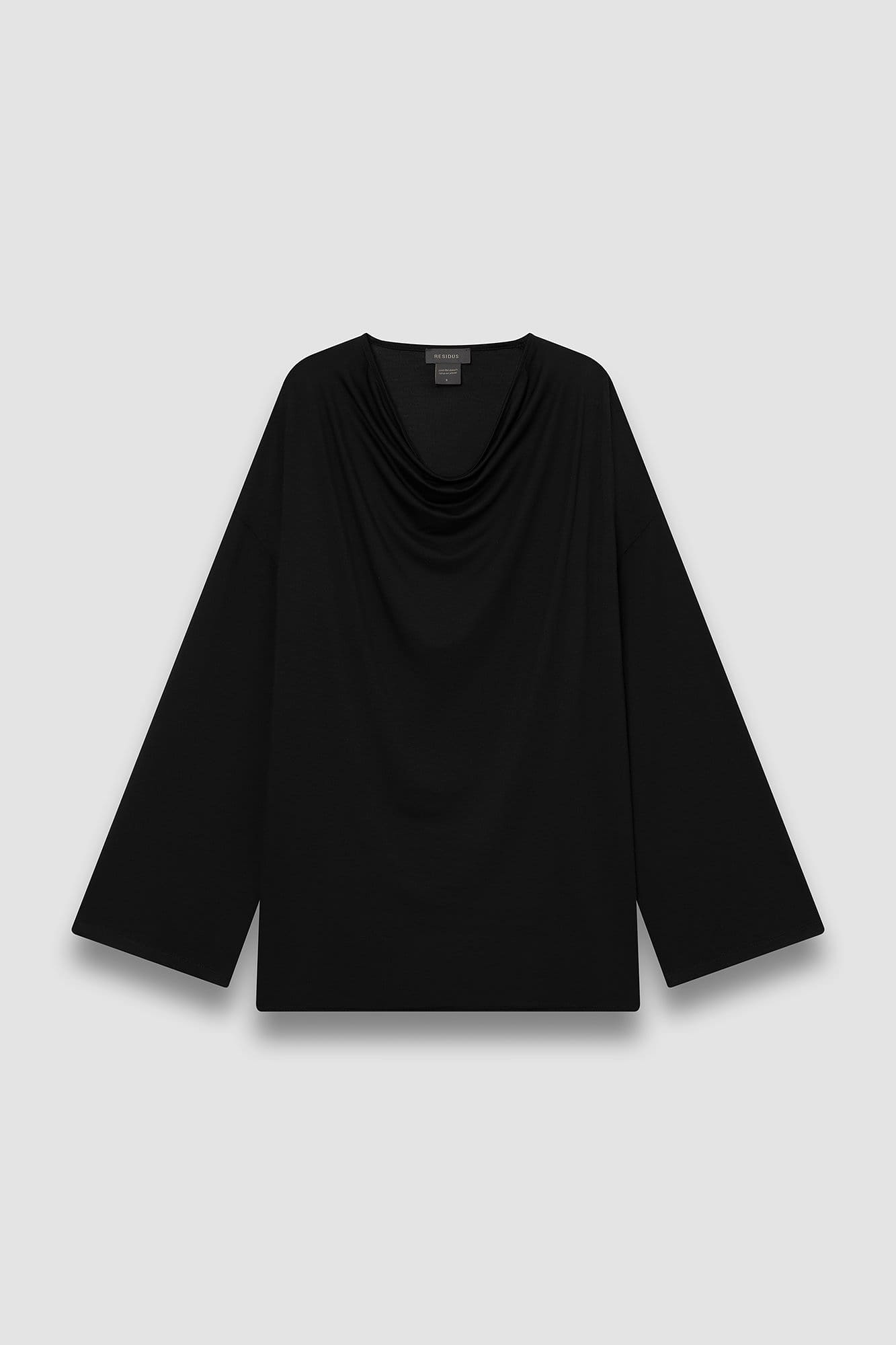 Gennova Top - Black, från Residus, i färgen black.