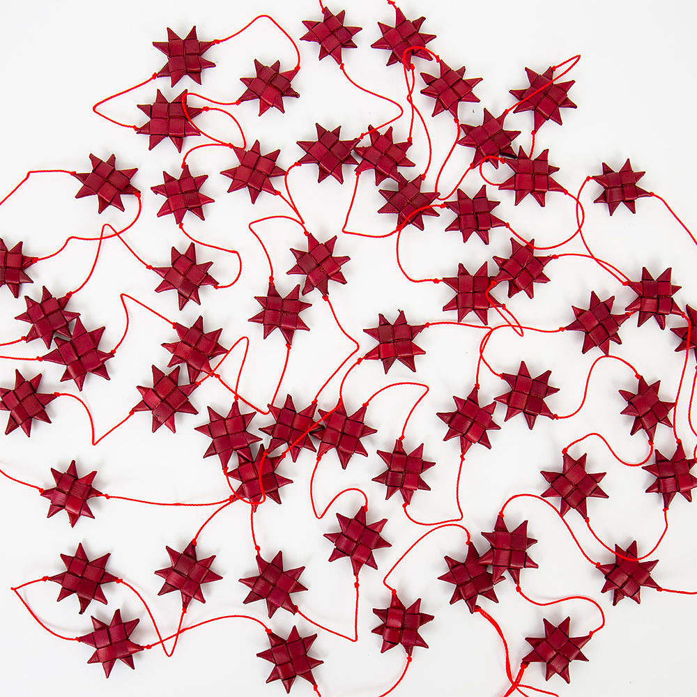 Girlang Stars On A String, från A World of Craft, i färgen Röd.
