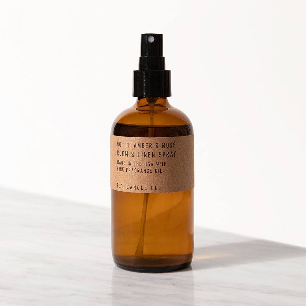 Rum & Linnespray Amber & Moss, från P. F. Candle Co..